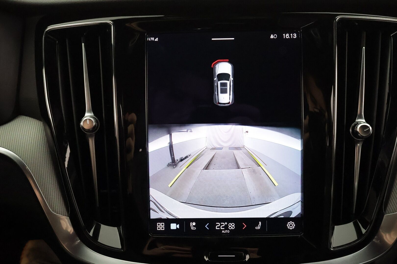 Volvo V60 2023 T6 AWD Long Range Plus Dark * Adapt.vakari / Muistipenkit / P.kamera / Navi / Keyless / Apple&Android * - 1-om. Suomi-auto / Merkkihuollettu / Akku kuntotarkastettu SoH 95,2% - HULLUT AVAJAISHULINAT KORKOTARJOUS 3,29 %