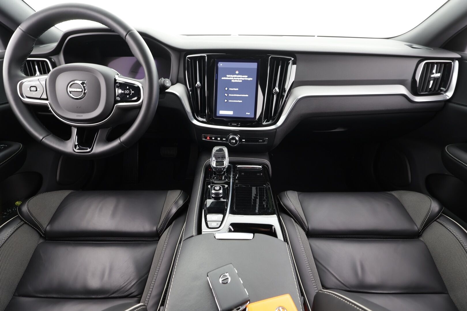 Volvo V60 2023 T6 AWD Long Range Plus Dark * Adapt.vakari / Muistipenkit / P.kamera / Navi / Keyless / Apple&Android * - 1-om. Suomi-auto / Merkkihuollettu / Akku kuntotarkastettu SoH 95,2% - HULLUT AVAJAISHULINAT KORKOTARJOUS 3,29 %