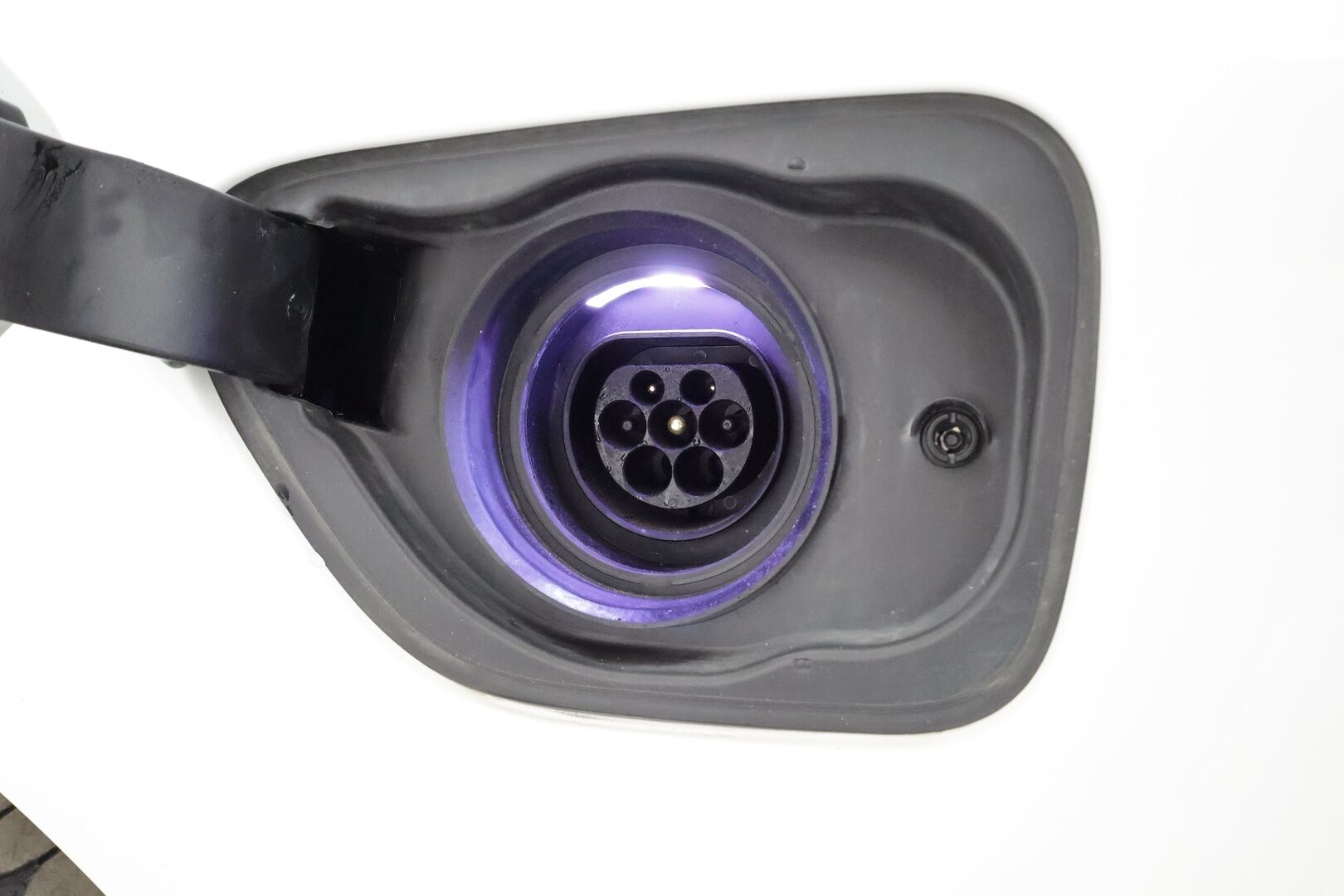 Volvo V60 2023 T6 AWD Long Range Plus Dark * Adapt.vakari / Muistipenkit / P.kamera / Navi / Keyless / Apple&Android * - 1-om. Suomi-auto / Merkkihuollettu / Akku kuntotarkastettu SoH 95,2% - HULLUT AVAJAISHULINAT KORKOTARJOUS 3,29 %