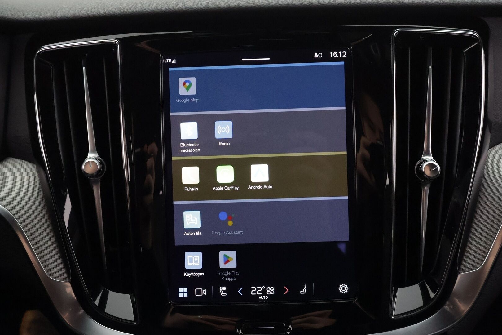 Volvo V60 2023 T6 AWD Long Range Plus Dark * Adapt.vakari / Muistipenkit / P.kamera / Navi / Keyless / Apple&Android * - 1-om. Suomi-auto / Merkkihuollettu / Akku kuntotarkastettu SoH 95,2% - HULLU BLACKWEEK KORKOTARJOUS 2,49%