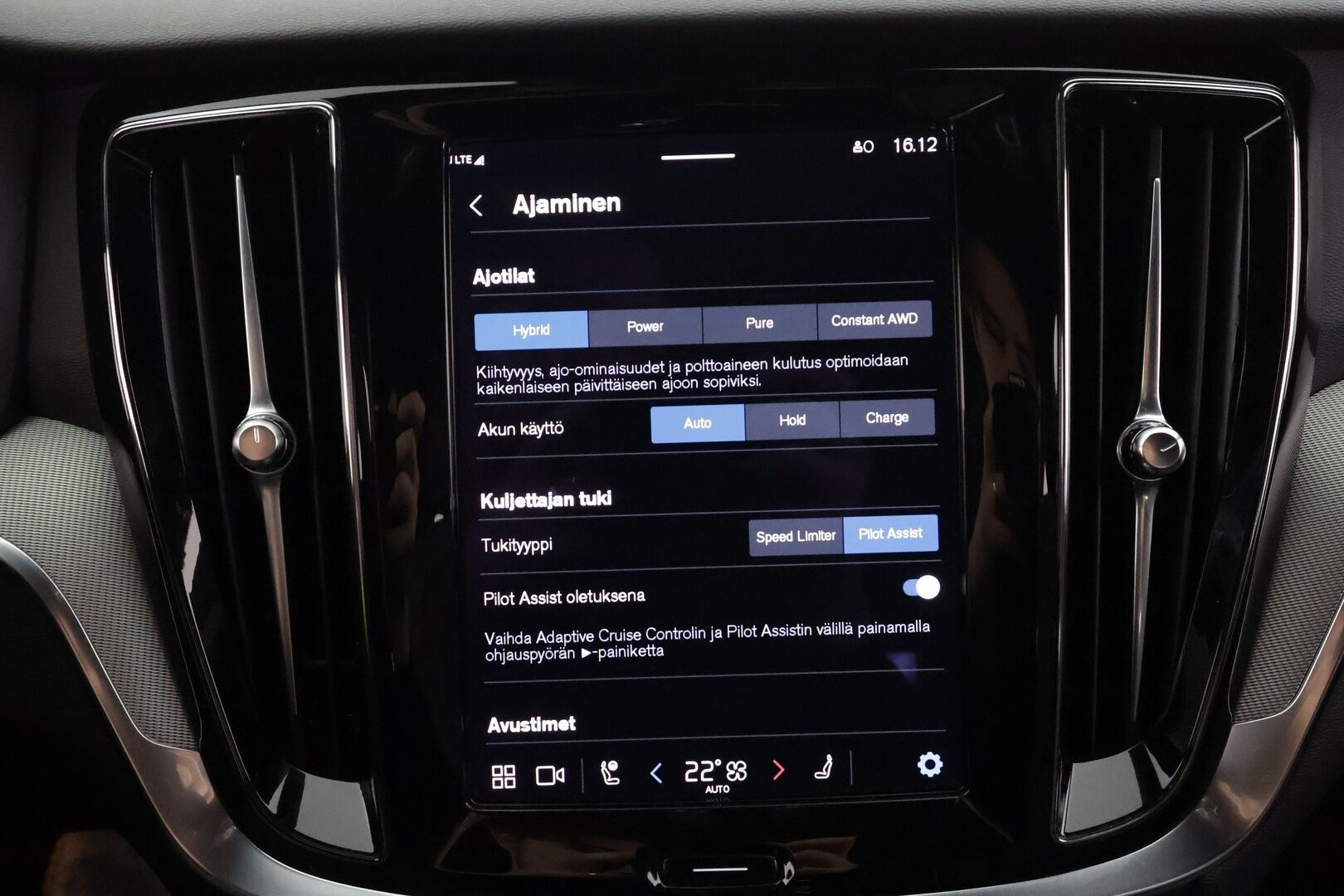 Volvo V60 2023 T6 AWD Long Range Plus Dark * Adapt.vakari / Muistipenkit / P.kamera / Navi / Keyless / Apple&Android * - 1-om. Suomi-auto / Merkkihuollettu / Akku kuntotarkastettu SoH 95,2% 