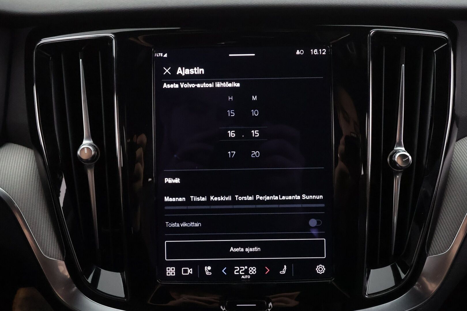 Volvo V60 2023 T6 AWD Long Range Plus Dark * Adapt.vakari / Muistipenkit / P.kamera / Navi / Keyless / Apple&Android * - 1-om. Suomi-auto / Merkkihuollettu / Akku kuntotarkastettu SoH 95,2% 