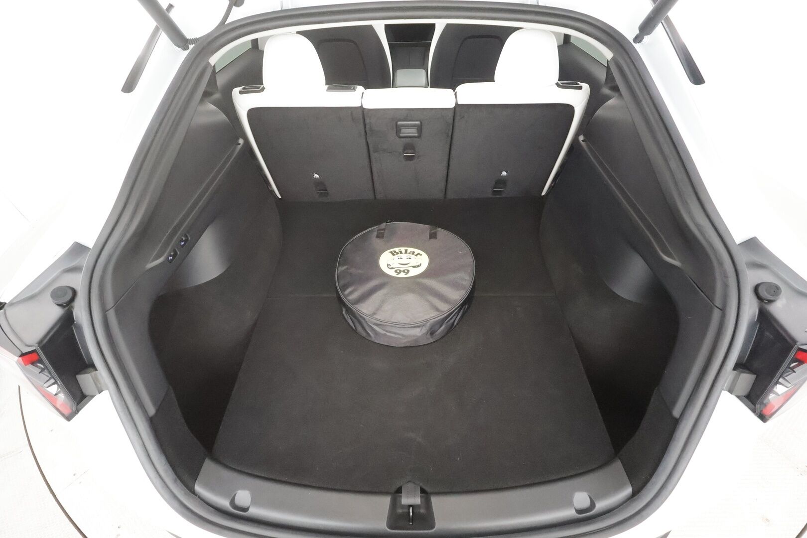 Tesla Model Y 2023 Long Range - | ACC | ILP | Koukku | Valkoiset nahat | Ryzen | Premium Audio | Lasikatto | Muistipenkki | P.kamera ja tutkat | 1-om suomiauto | 2x alut |