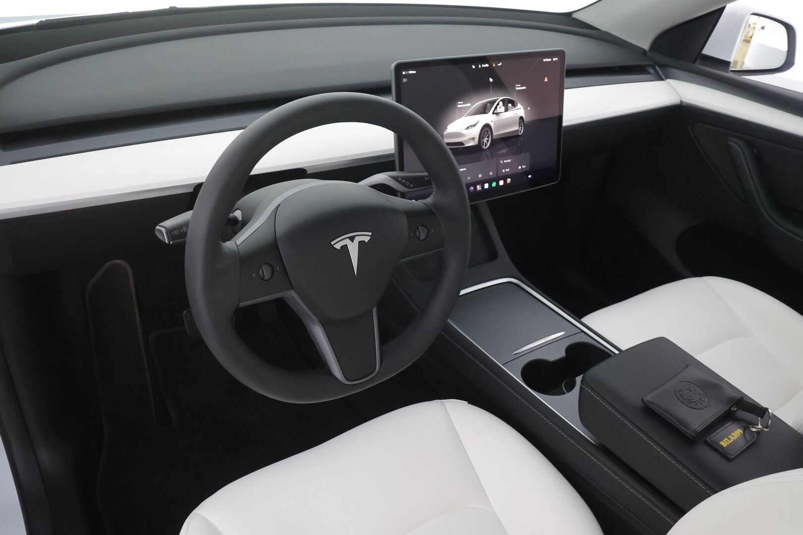 Tesla Model Y 2023 Long Range - | ACC | ILP | Koukku | Valkoiset nahat | Ryzen | Premium Audio | Lasikatto | Muistipenkki | P.kamera ja tutkat | 1-om suomiauto | 2x alut |
