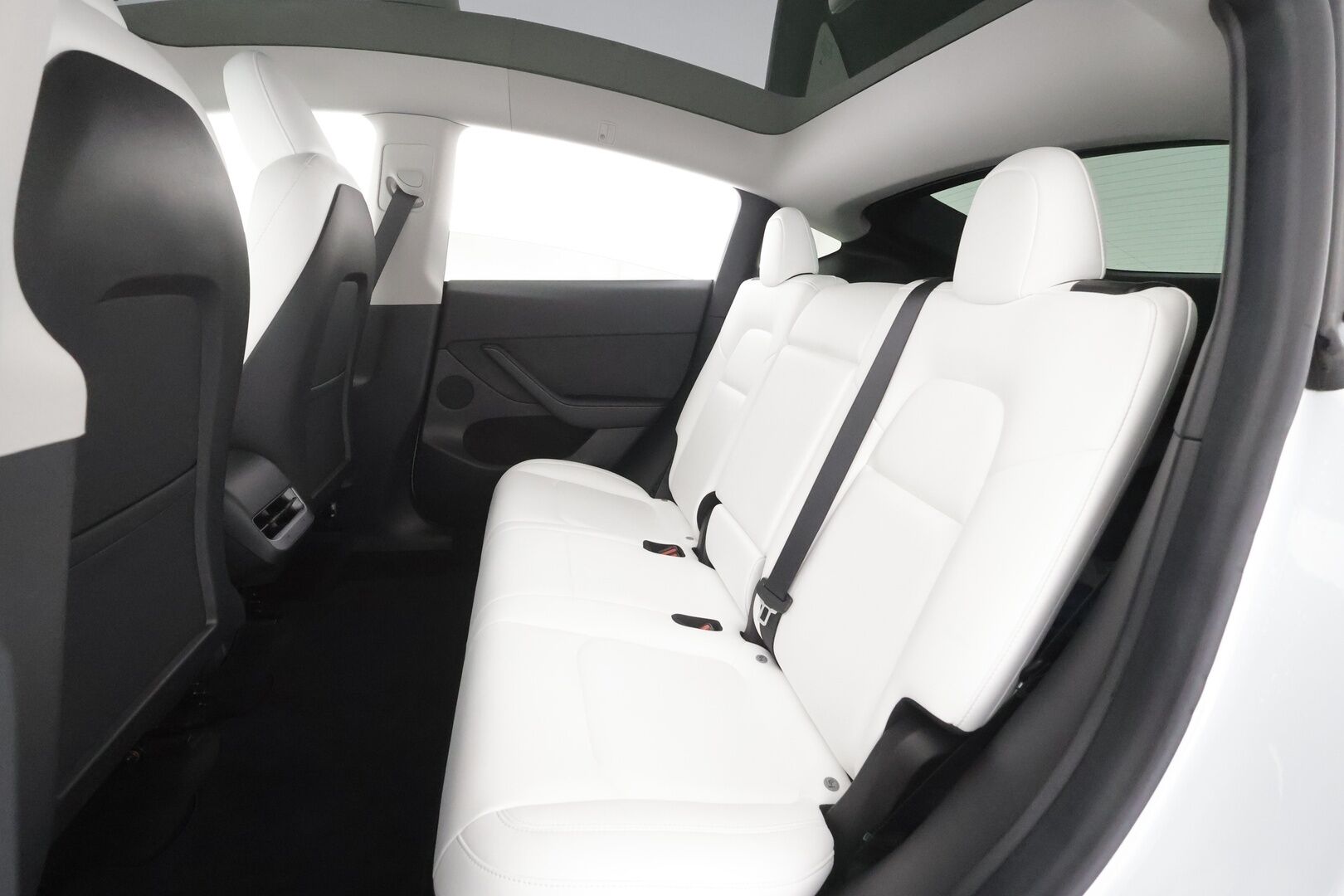 Tesla Model Y 2023 Long Range - | ACC | ILP | Koukku | Valkoiset nahat | Ryzen | Premium Audio | Lasikatto | Muistipenkki | P.kamera ja tutkat | 1-om suomiauto | 2x alut |