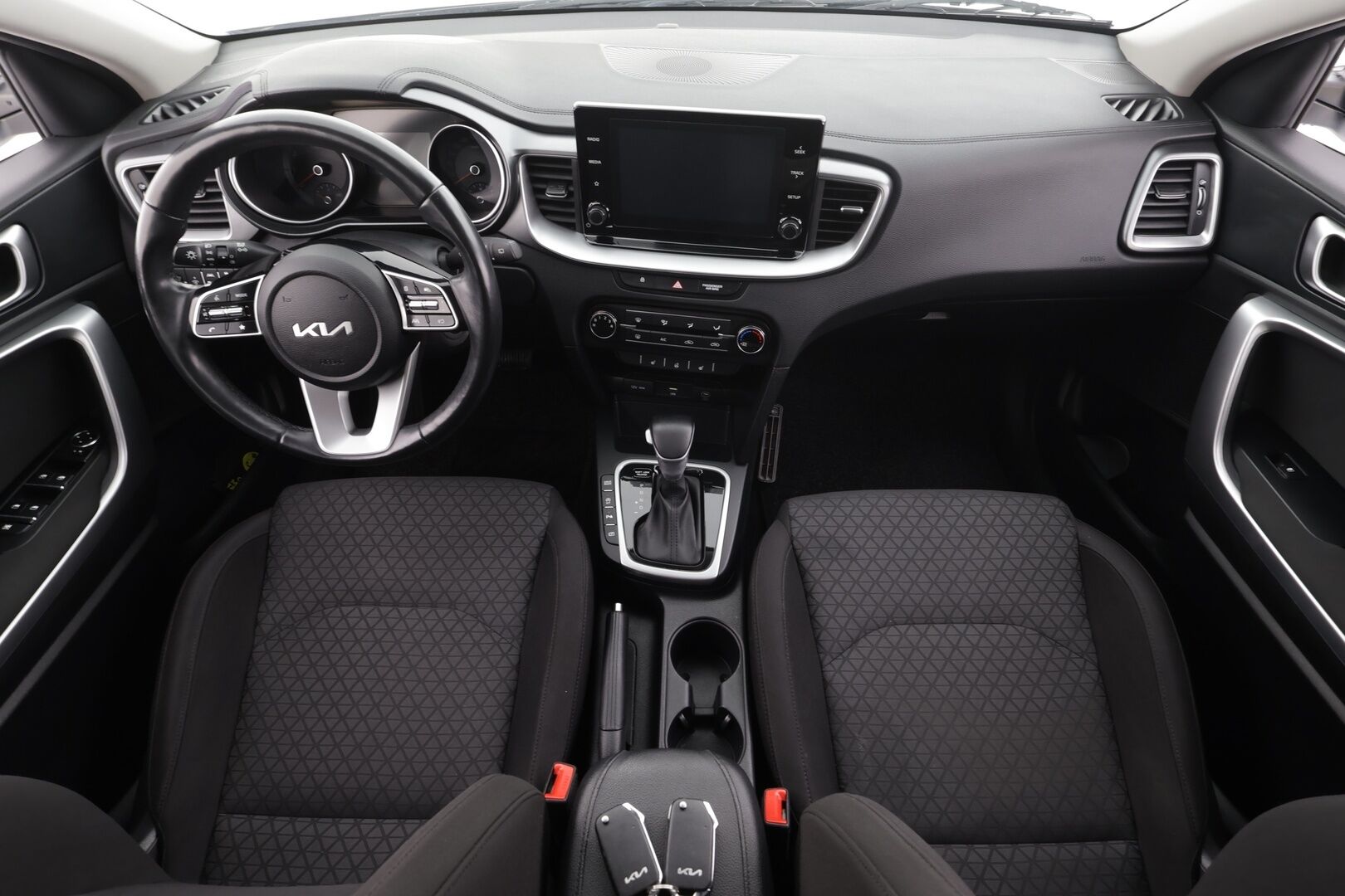 Kia Ceed 2023 1,0 T-GDI Mild-Hybrid 120hv LX 5D DCT * Vakkari / P.kamera / Lohko+SIsä / Kaistavahti / Apple&Android * - 1.Om Suomi-auto / 2xRenkaat