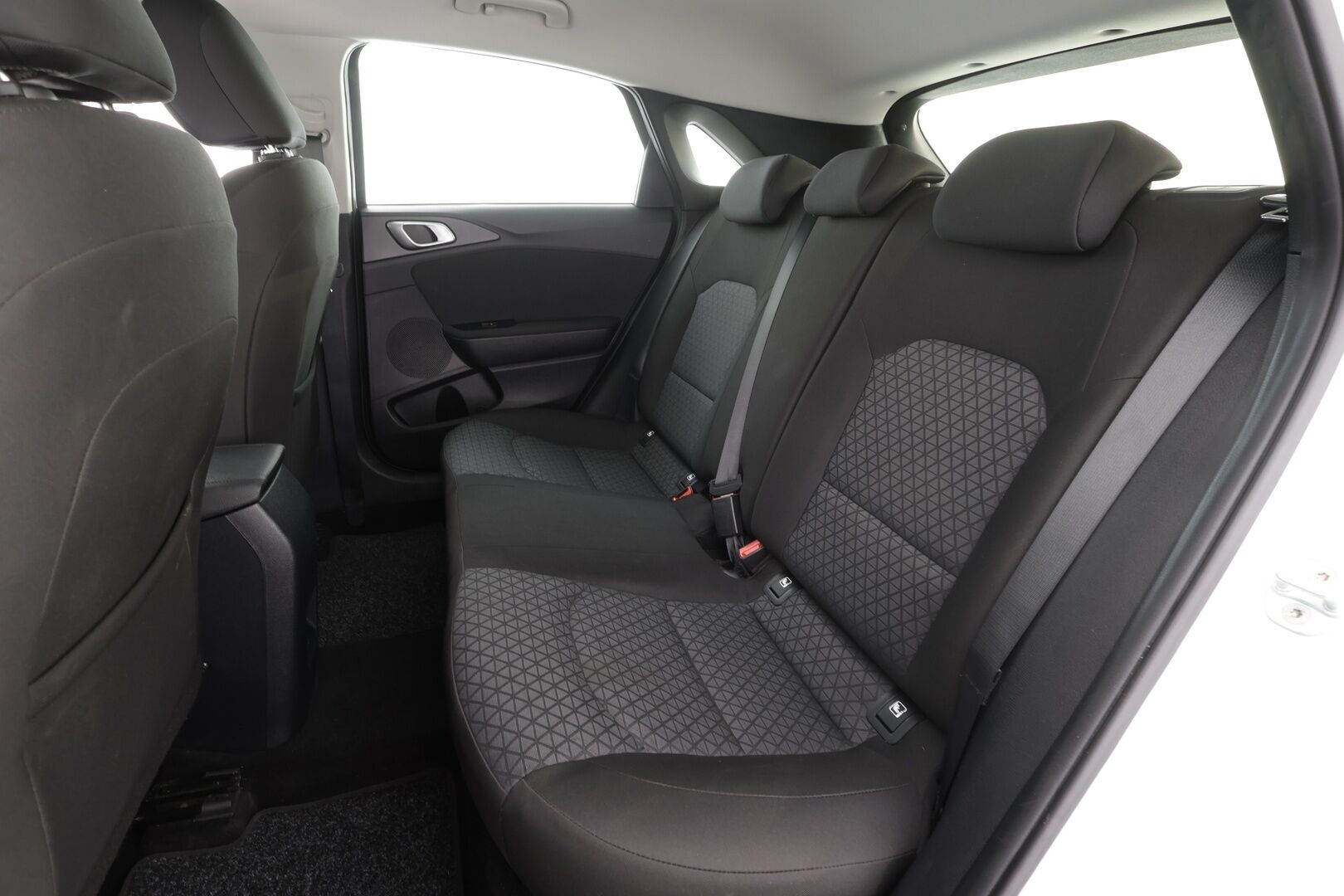 Kia Ceed 2023 1,0 T-GDI Mild-Hybrid 120hv LX 5D DCT * Vakkari / P.kamera / Lohko+SIsä / Kaistavahti / Apple&Android * - 1.Om Suomi-auto / 2xRenkaat