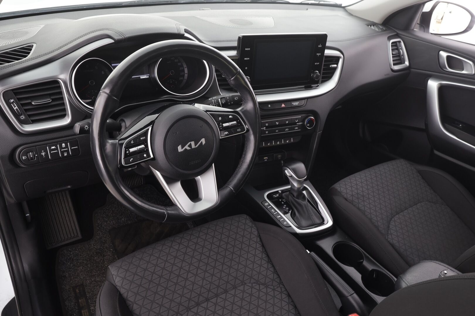 Kia Ceed 2023 1,0 T-GDI Mild-Hybrid 120hv LX 5D DCT * Vakkari / P.kamera / Lohko+SIsä / Kaistavahti / Apple&Android * - 1.Om Suomi-auto / 2xRenkaat