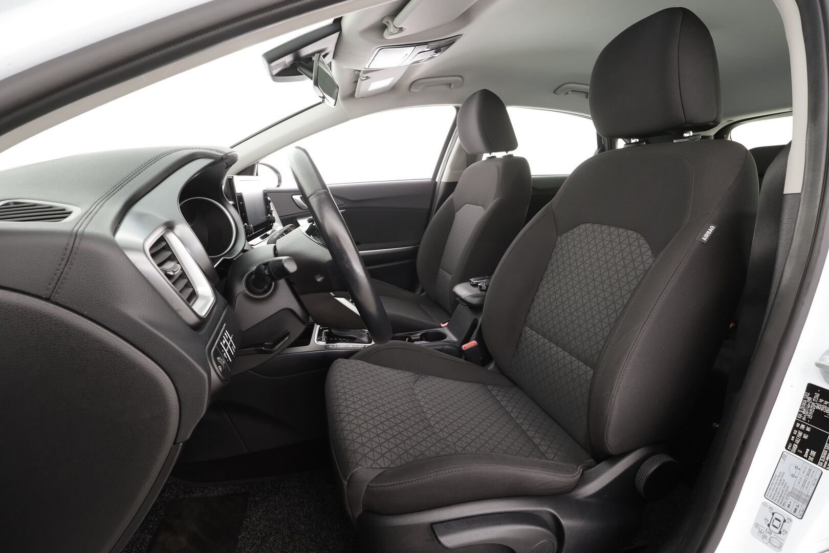 Kia Ceed 2023 1,0 T-GDI Mild-Hybrid 120hv LX 5D DCT * Vakkari / P.kamera / Lohko+SIsä / Kaistavahti / Apple&Android * - 1.Om Suomi-auto / 2xRenkaat