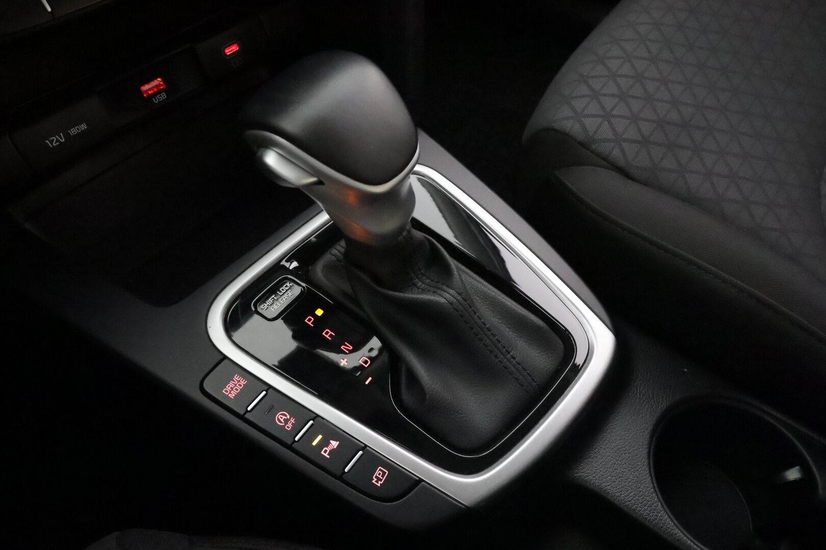 Kia Ceed 2023 1,0 T-GDI Mild-Hybrid 120hv LX 5D DCT * Vakkari / P.kamera / Lohko+SIsä / Kaistavahti / Apple&Android * - 1.Om Suomi-auto / 2xRenkaat