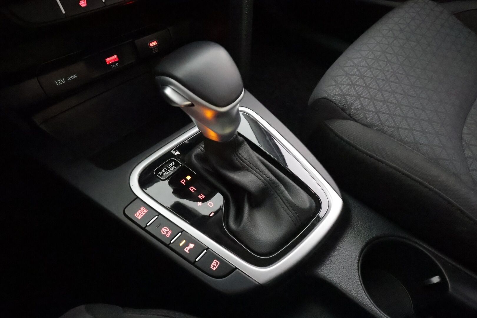 Kia Ceed 2023 1,0 T-GDI Mild-Hybrid 120hv LX 5D DCT * Vakkari / P.kamera / Lohko+SIsä / Kaistavahti / Apple&Android * - 1.Om Suomi-auto / 2xRenkaat