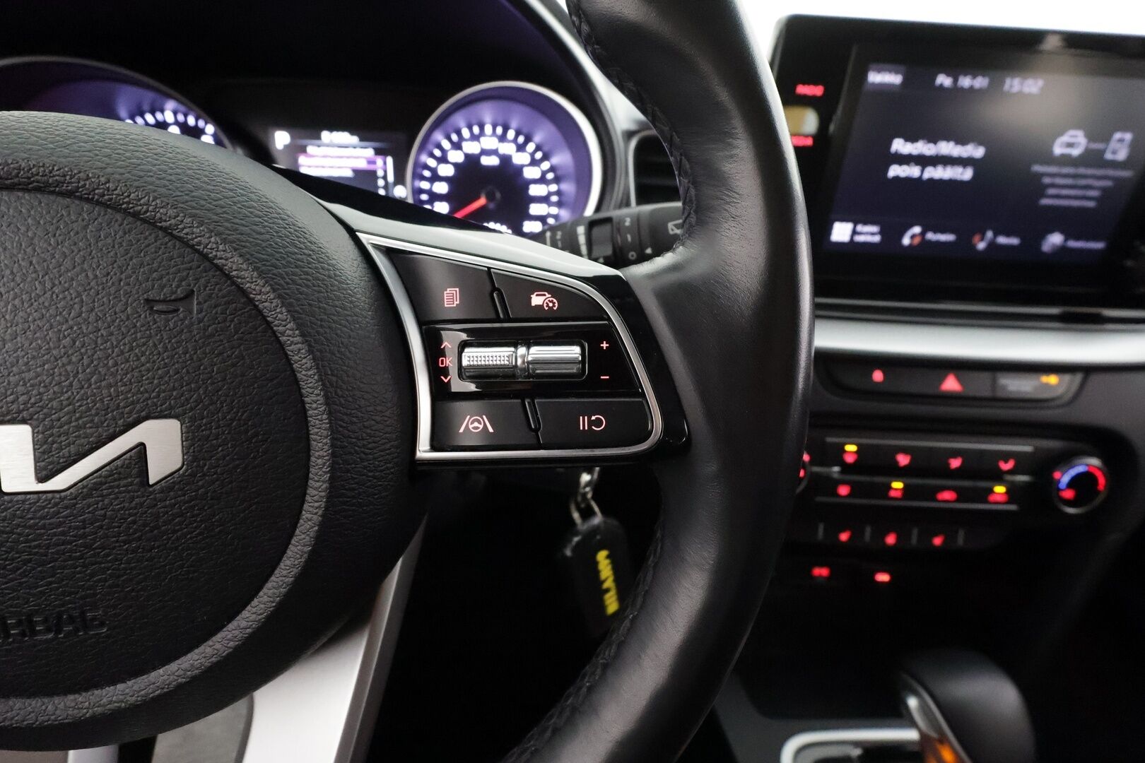 Kia Ceed 2023 1,0 T-GDI Mild-Hybrid 120hv LX 5D DCT * Vakkari / P.kamera / Lohko+SIsä / Kaistavahti / Apple&Android * - 1.Om Suomi-auto / 2xRenkaat