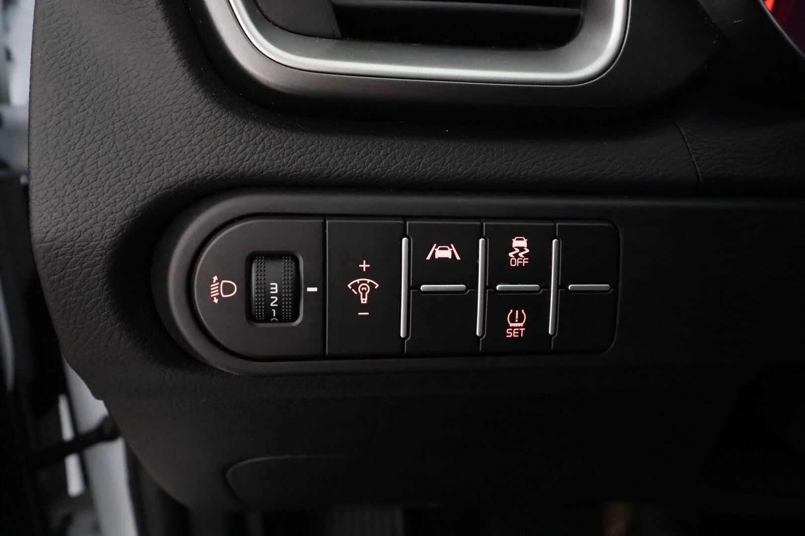 Kia Ceed 2023 1,0 T-GDI Mild-Hybrid 120hv LX 5D DCT * Vakkari / P.kamera / Lohko+SIsä / Kaistavahti / Apple&Android * - 1.Om Suomi-auto / 2xRenkaat