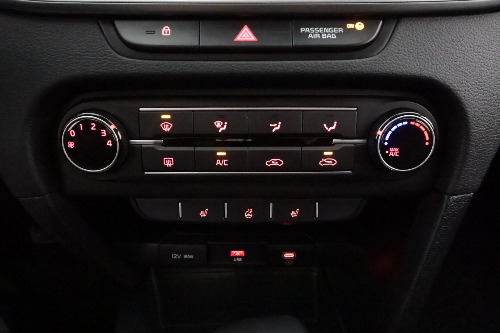 Kia Ceed 2023 1,0 T-GDI Mild-Hybrid 120hv LX 5D DCT * Vakkari / P.kamera / Lohko+SIsä / Kaistavahti / Apple&Android * - 1.Om Suomi-auto / 2xRenkaat