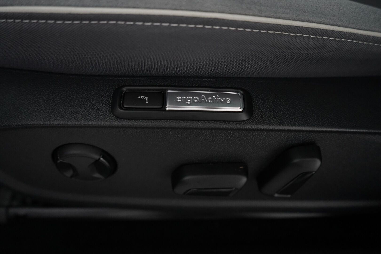 Volkswagen ID.3 2021 Pro Performance Business 150 kW, akku 58 kWh *Sporttipenkit / IQ.Lights / ACC / Ambient / Panorama* - Kahdet hyvät renkaat / Molemmat laturit / Merkkihuollettu