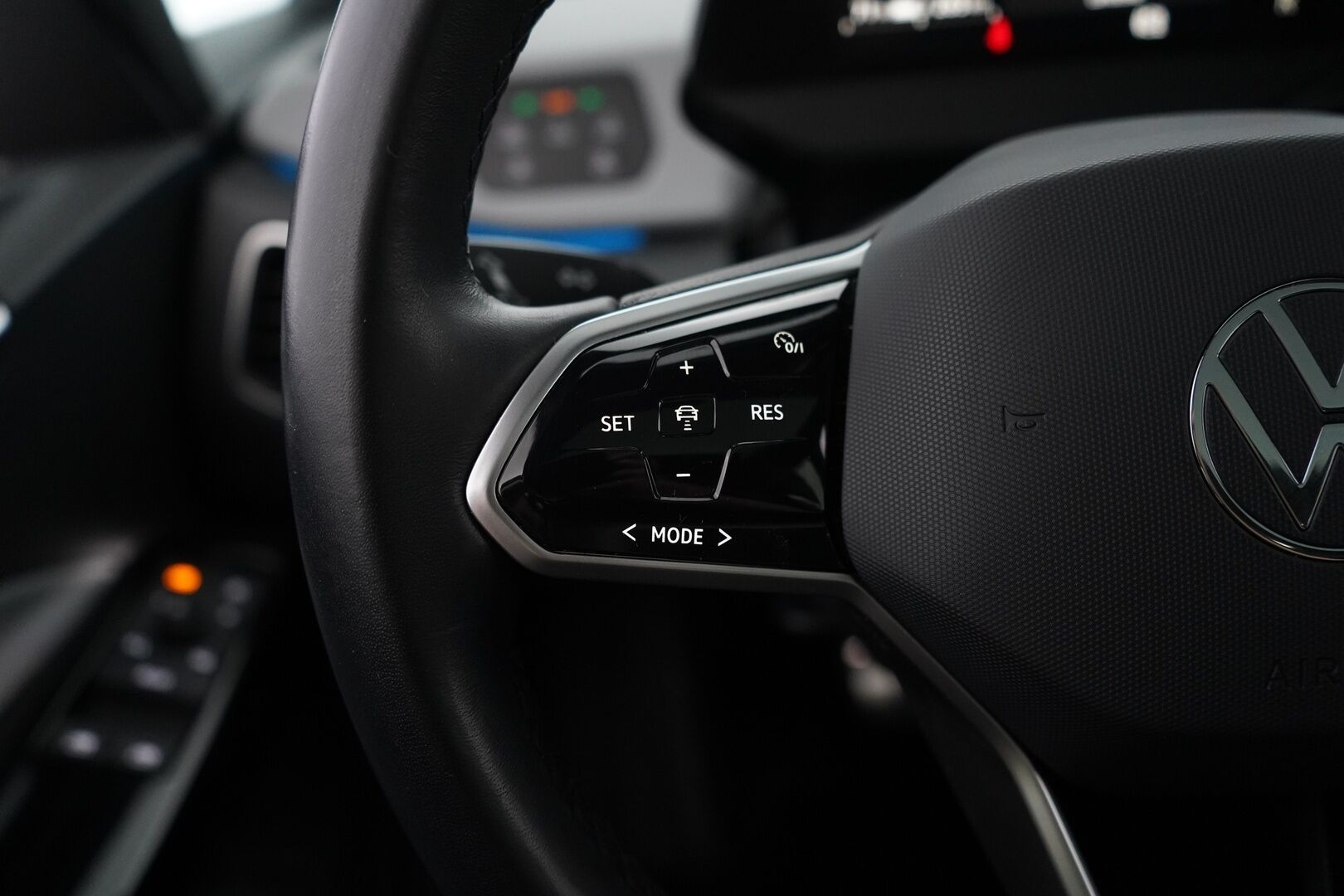 Volkswagen ID.3 2021 Pro Performance Business 150 kW, akku 58 kWh *Sporttipenkit / IQ.Lights / ACC / Ambient / Panorama* - Kahdet hyvät renkaat / Molemmat laturit / Merkkihuollettu