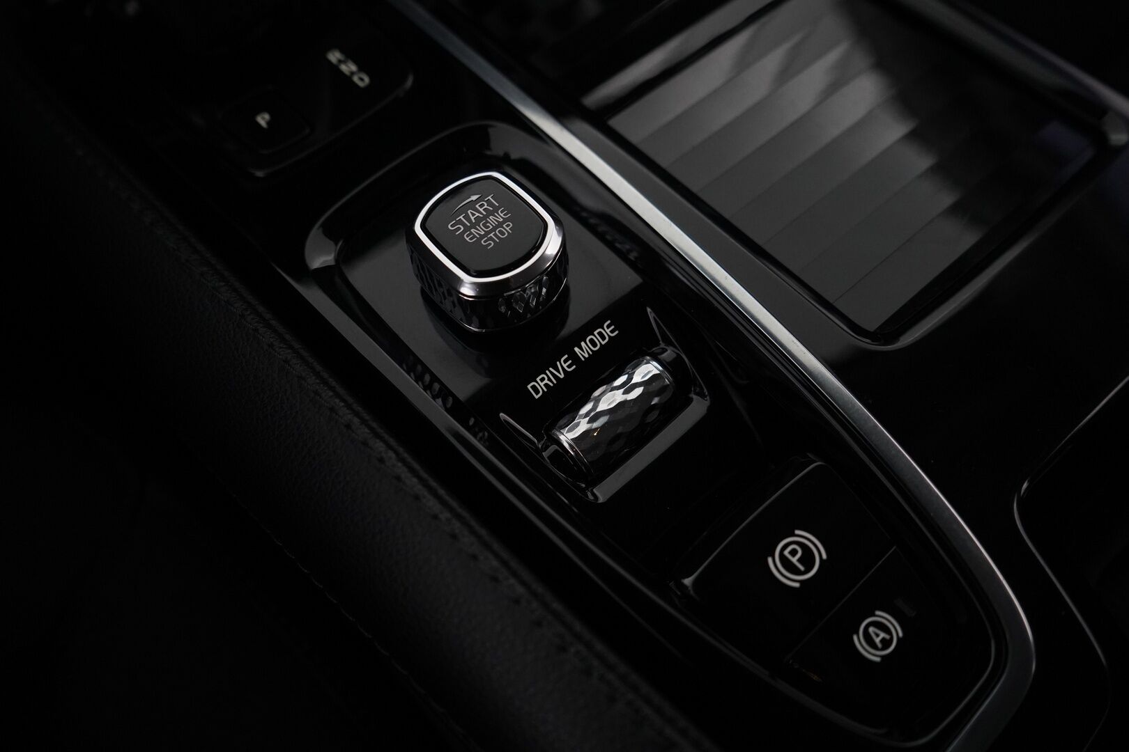 Volvo V60 2020 T6 TwE AWD Momentum aut *Webasto / ACC / Koukku / Digimittaristo / Navi / Apple&Android* - Kahdet OEM vanteet / Jakopää vaihdettu / Merkkihuollettu