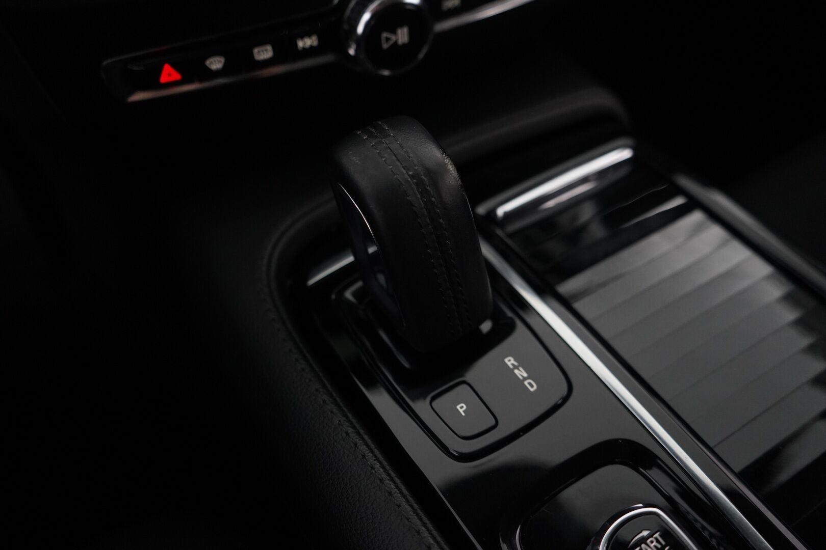 Volvo V60 2020 T6 TwE AWD Momentum aut *Webasto / ACC / Koukku / Digimittaristo / Navi / Apple&Android* - Kahdet OEM vanteet / Jakopää vaihdettu / Merkkihuollettu