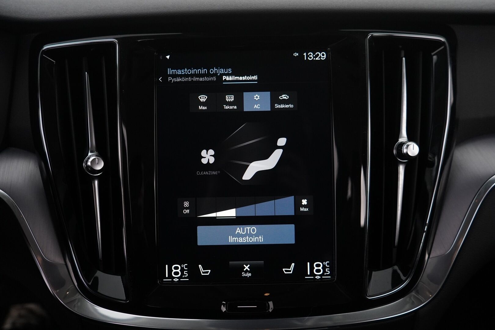Volvo V60 2020 T6 TwE AWD Momentum aut *Webasto / ACC / Koukku / Digimittaristo / Navi / Apple&Android* - Kahdet OEM vanteet / Jakopää vaihdettu / Merkkihuollettu