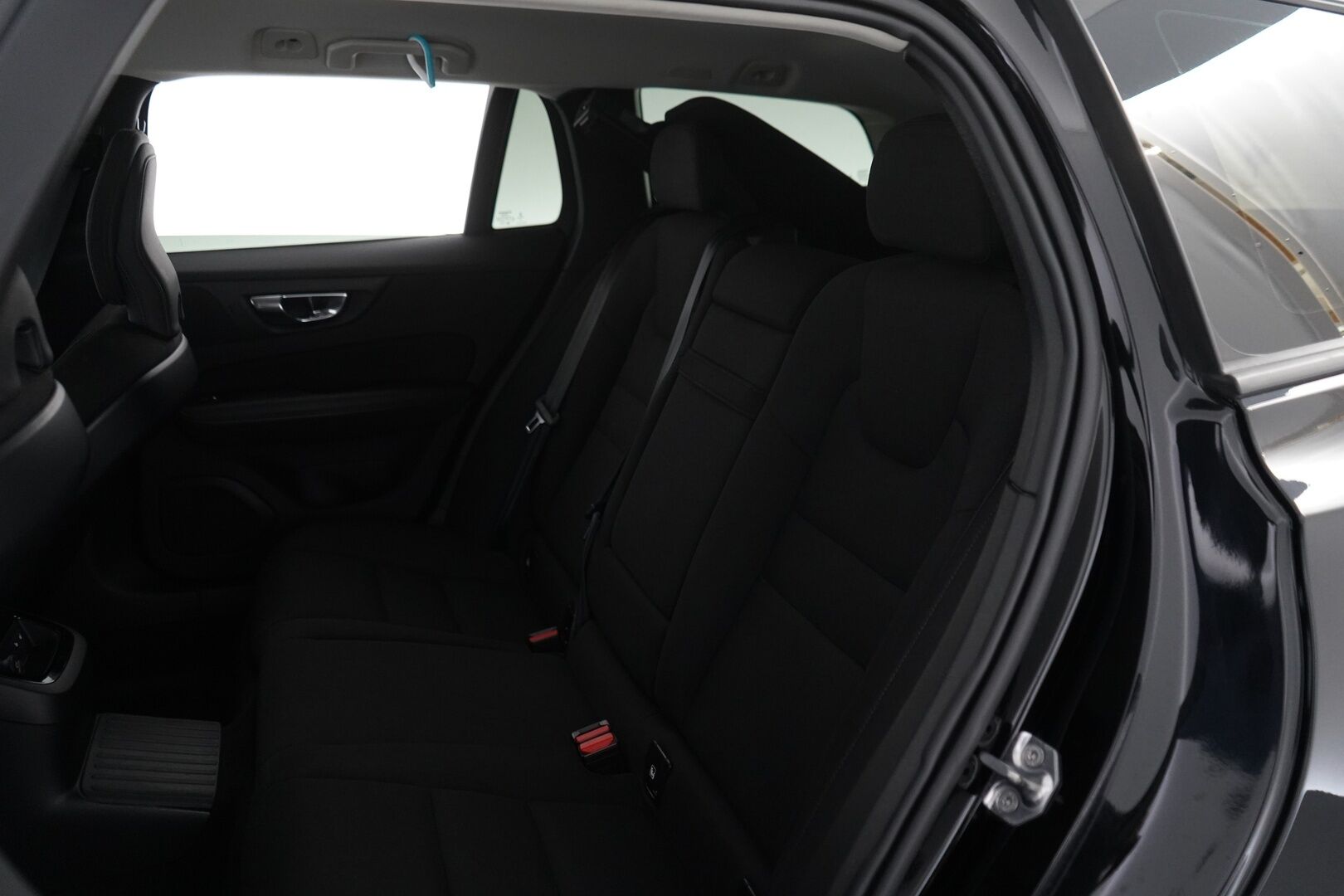 Volvo V60 2020 T6 TwE AWD Momentum aut *Webasto / ACC / Koukku / Digimittaristo / Navi / Apple&Android* - Kahdet OEM vanteet / Jakopää vaihdettu / Merkkihuollettu