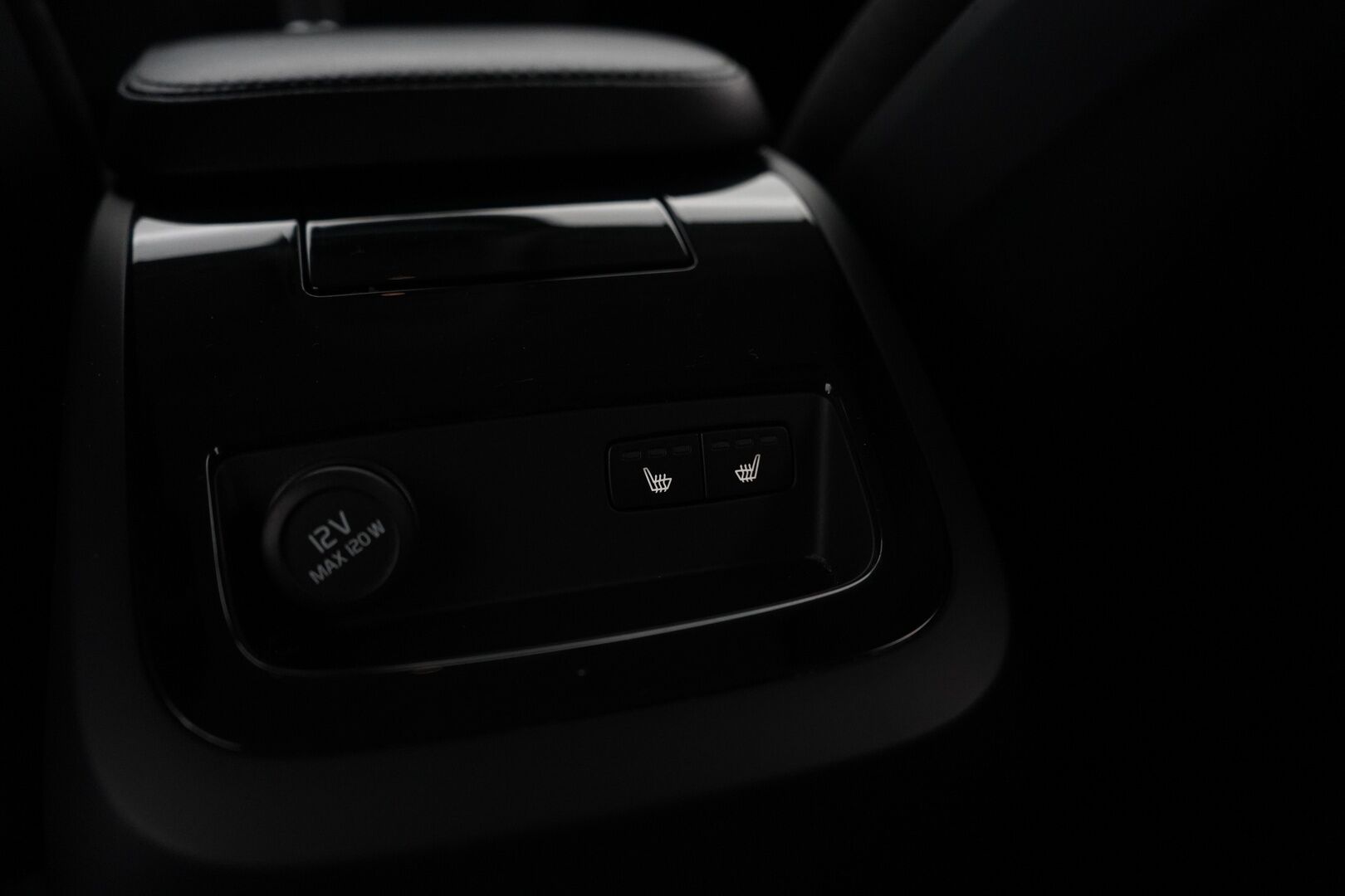 Volvo V60 2020 T6 TwE AWD Momentum aut *Webasto / ACC / Koukku / Digimittaristo / Navi / Apple&Android* - Kahdet OEM vanteet / Jakopää vaihdettu / Merkkihuollettu