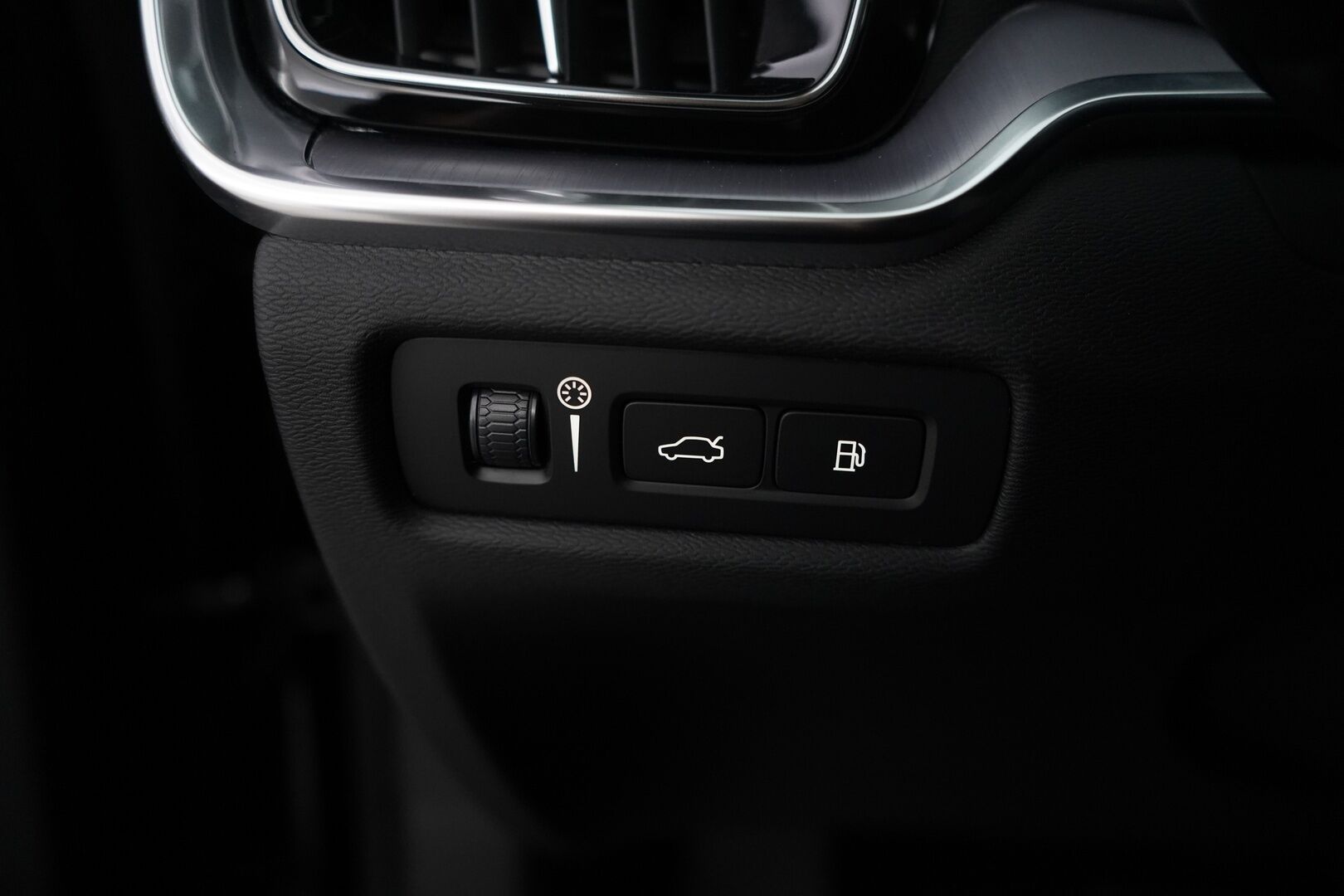 Volvo V60 2020 T6 TwE AWD Momentum aut *Webasto / ACC / Koukku / Digimittaristo / Navi / Apple&Android* - Kahdet OEM vanteet / Jakopää vaihdettu / Merkkihuollettu