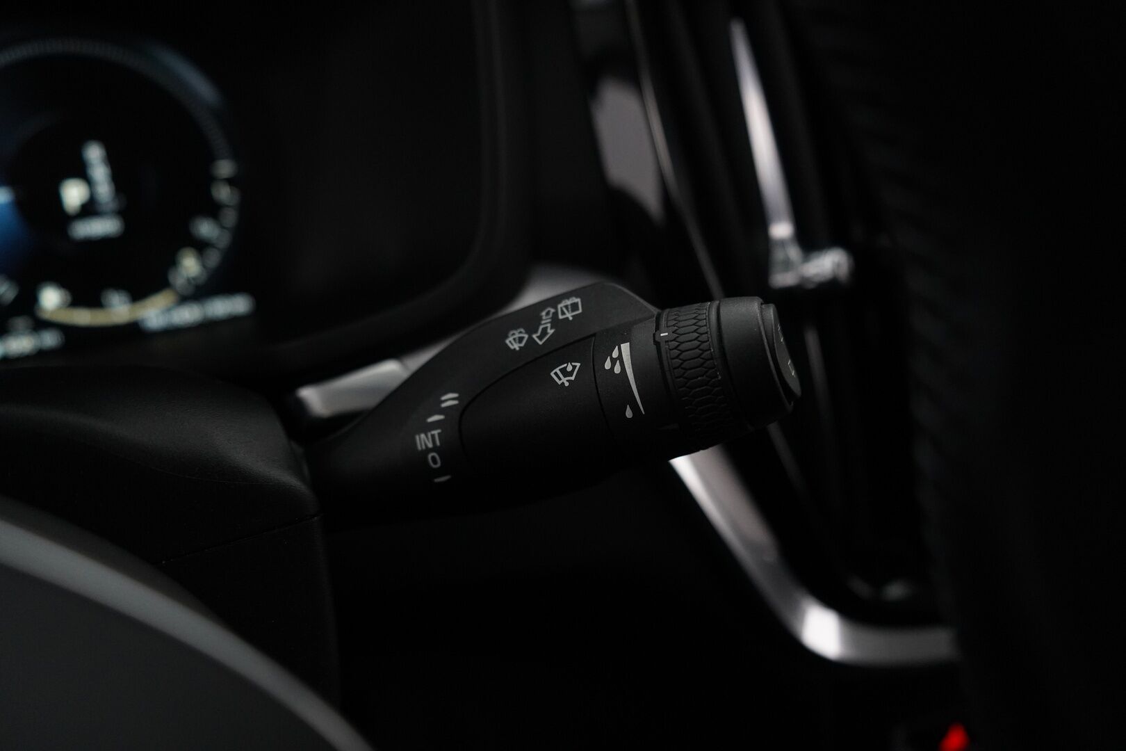 Volvo V60 2020 T6 TwE AWD Momentum aut *Webasto / ACC / Koukku / Digimittaristo / Navi / Apple&Android* - Kahdet OEM vanteet / Jakopää vaihdettu / Merkkihuollettu