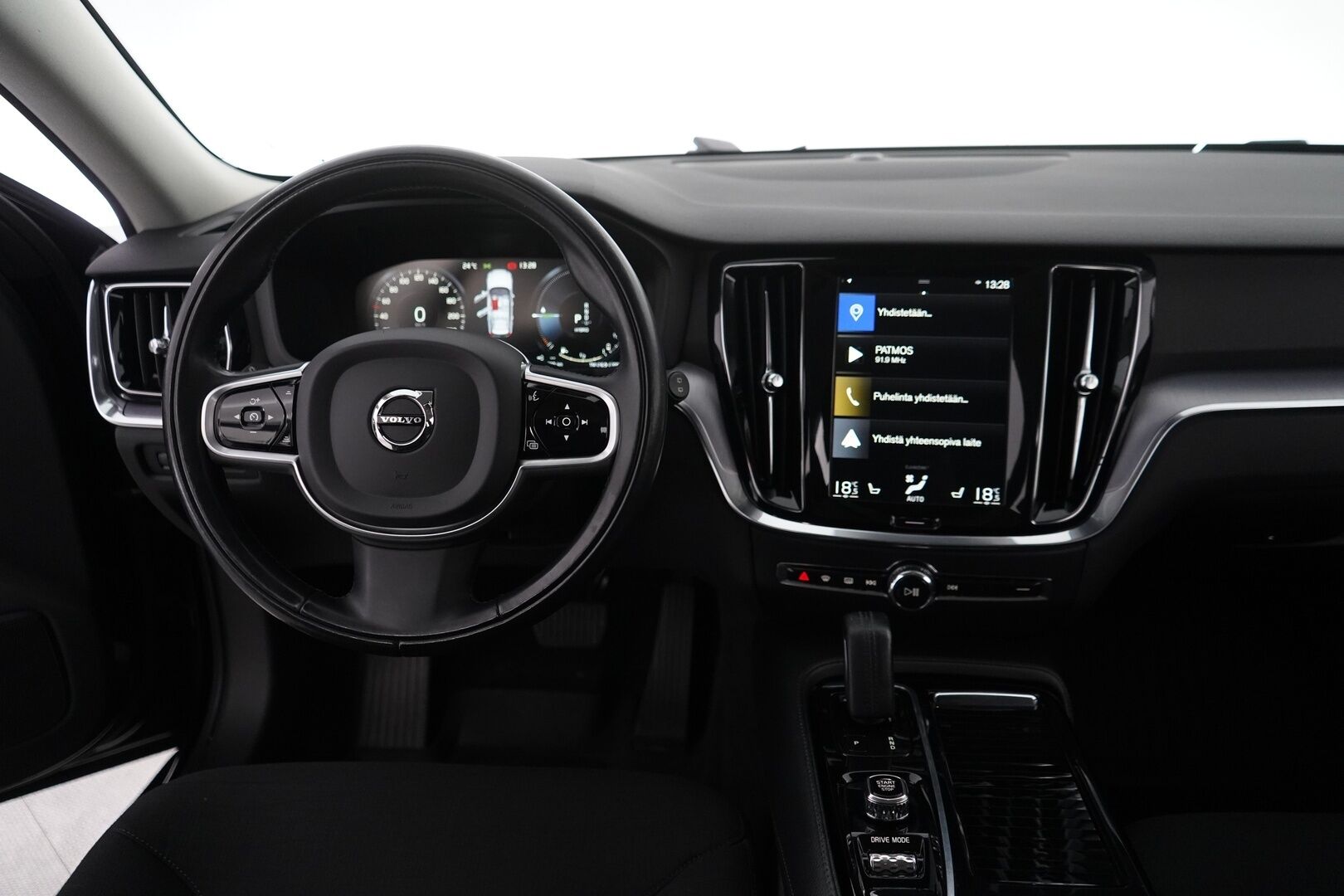 Volvo V60 2020 T6 TwE AWD Momentum aut *Webasto / ACC / Koukku / Digimittaristo / Navi / Apple&Android* - Kahdet OEM vanteet / Jakopää vaihdettu / Merkkihuollettu