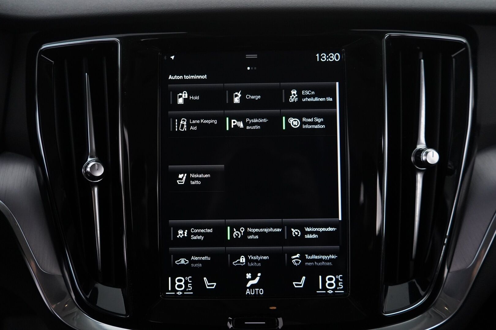 Volvo V60 2020 T6 TwE AWD Momentum aut *Webasto / ACC / Koukku / Digimittaristo / Navi / Apple&Android* - Kahdet OEM vanteet / Jakopää vaihdettu / Merkkihuollettu