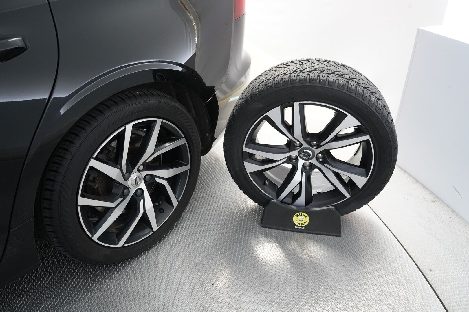Volvo V60 2020 T6 TwE AWD Momentum aut *Webasto / ACC / Koukku / Digimittaristo / Navi / Apple&Android* - Kahdet OEM vanteet / Jakopää vaihdettu / Merkkihuollettu