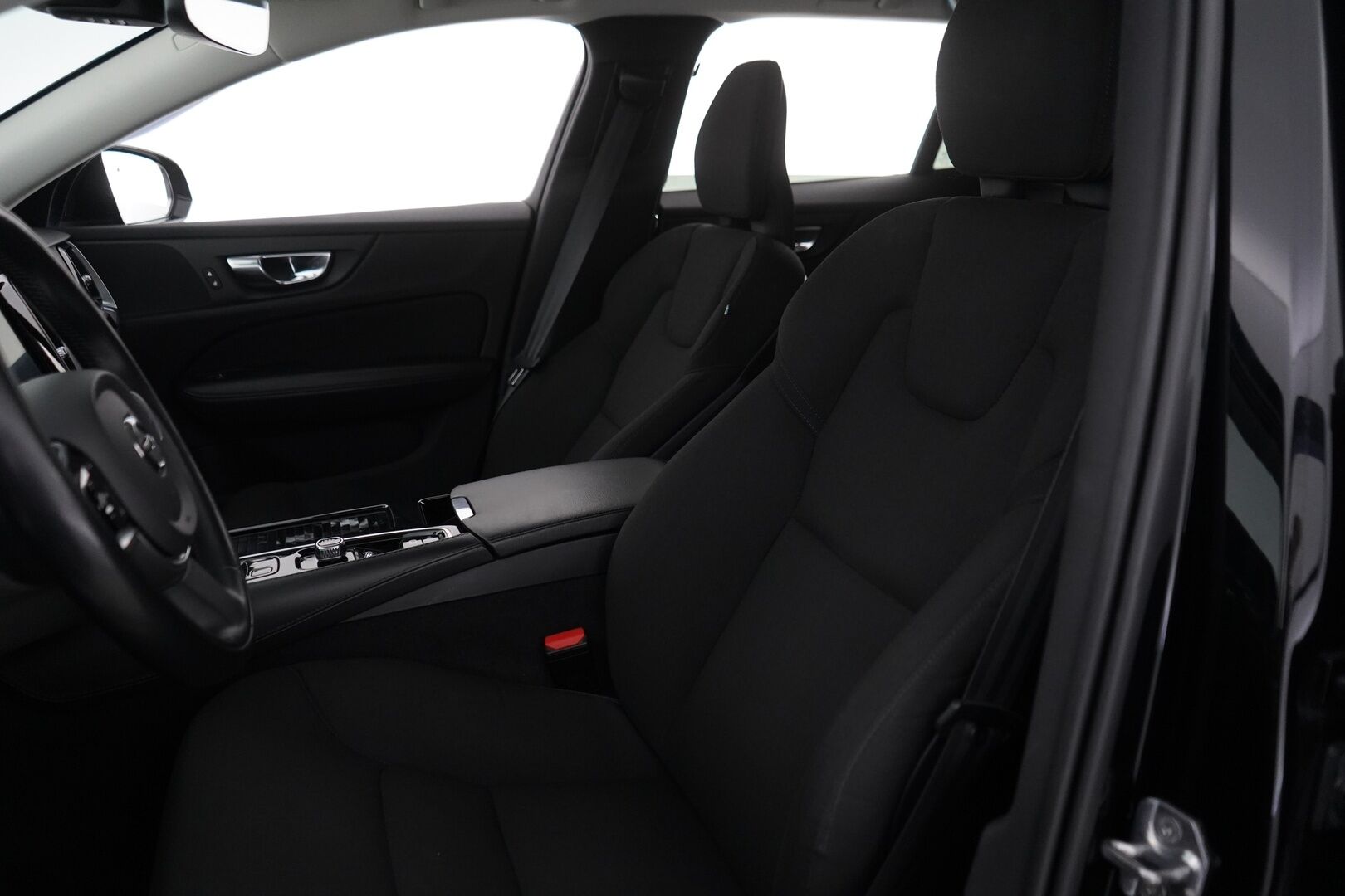 Volvo V60 2020 T6 TwE AWD Momentum aut *Webasto / ACC / Koukku / Digimittaristo / Navi / Apple&Android* - Kahdet OEM vanteet / Jakopää vaihdettu / Merkkihuollettu