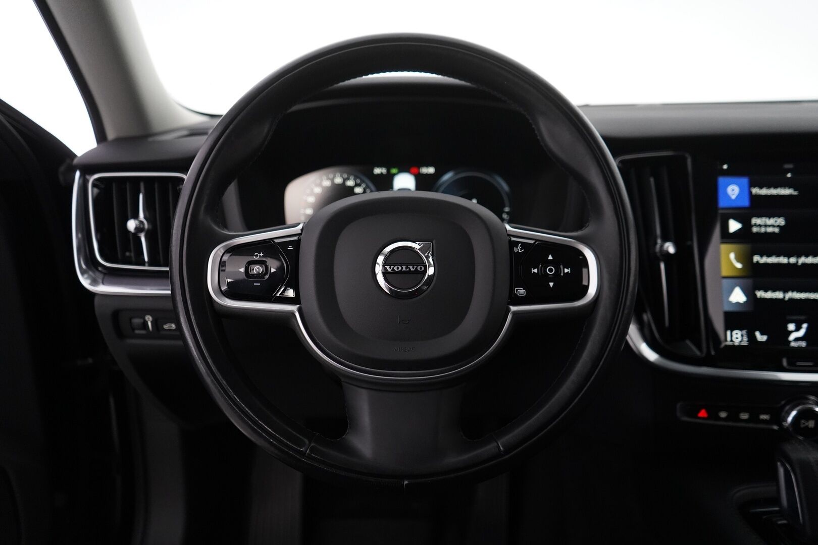 Volvo V60 2020 T6 TwE AWD Momentum aut *Webasto / ACC / Koukku / Digimittaristo / Navi / Apple&Android* - Kahdet OEM vanteet / Jakopää vaihdettu / Merkkihuollettu
