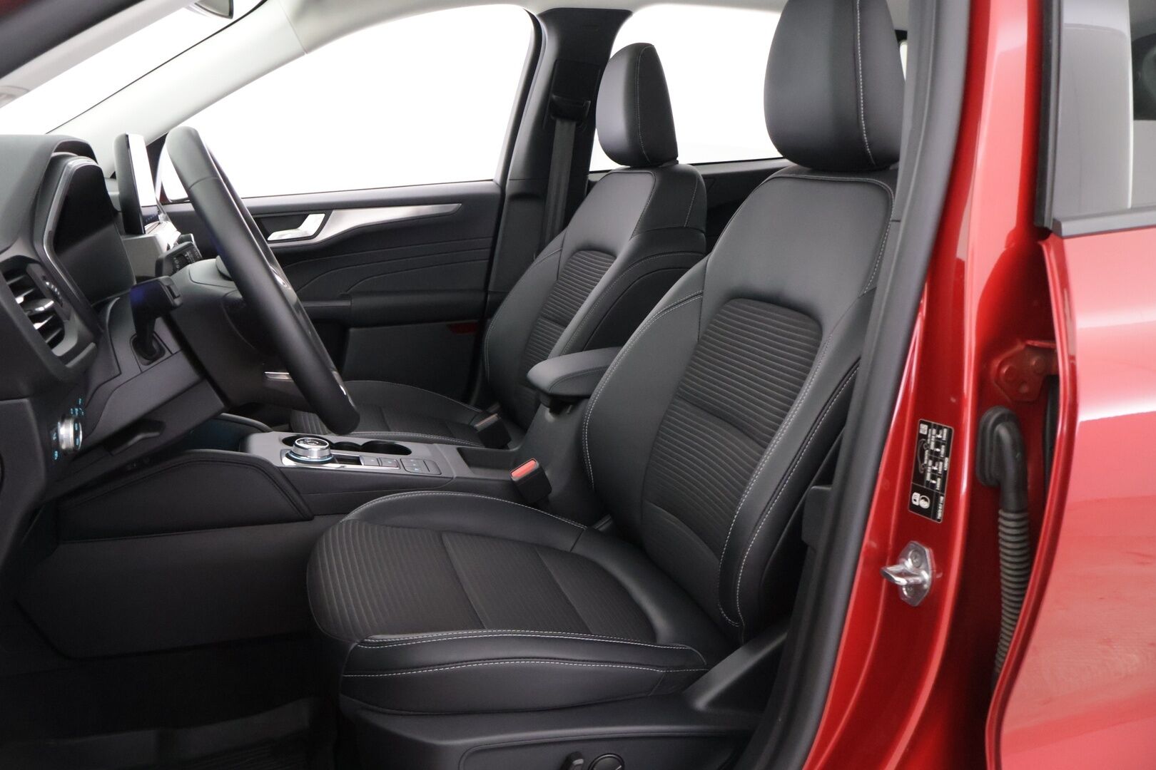 Ford Kuga 2023 2,5 Plug-In Hybrid 225hv Titanium X Business Edition *Bang&Olufsen / P-kamera / Kaistavahti / Vakkari / Puolinahat* - Akku kuntotarkistettu! 1-omisteinen Suomi-auto / 2x renkaat aluvanteilla / Merkkihuollettu!