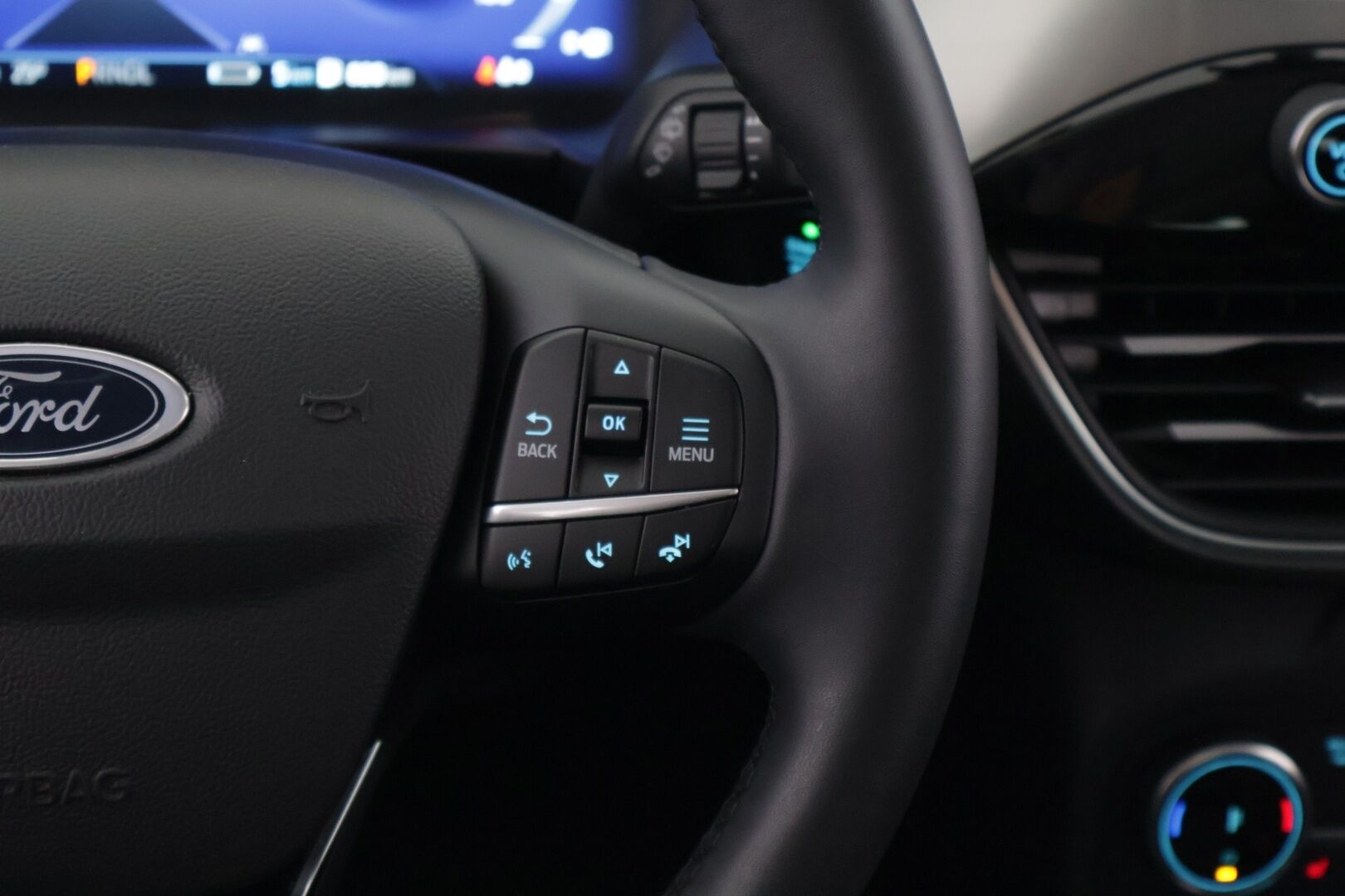Ford Kuga 2023 2,5 Plug-In Hybrid 225hv Titanium X Business Edition *Bang&Olufsen / P-kamera / Kaistavahti / Vakkari / Puolinahat* - Akku kuntotarkistettu! 1-omisteinen Suomi-auto / 2x renkaat aluvanteilla / Merkkihuollettu!