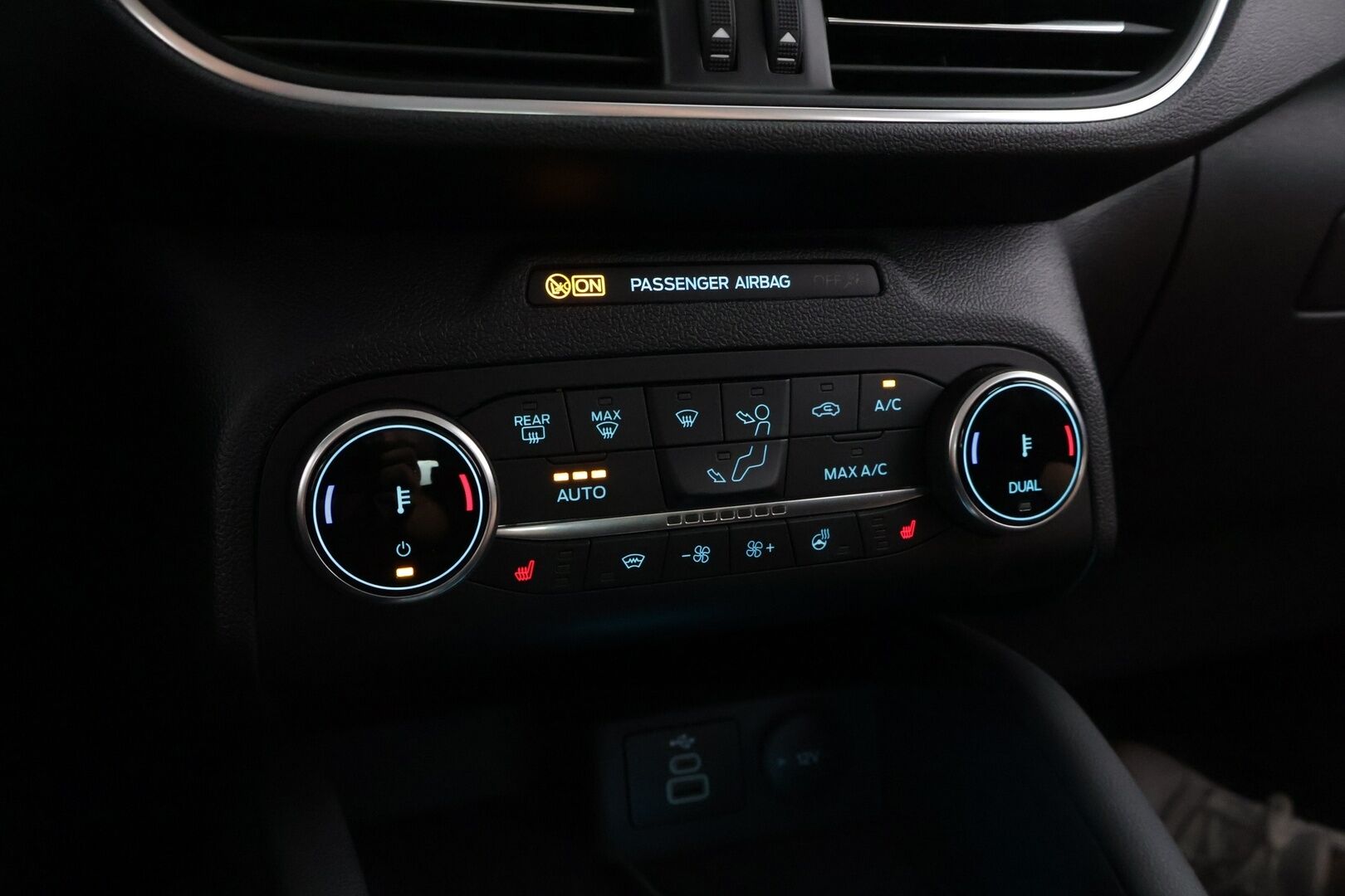Ford Kuga 2023 2,5 Plug-In Hybrid 225hv Titanium X Business Edition *Bang&Olufsen / P-kamera / Kaistavahti / Vakkari / Puolinahat* - Akku kuntotarkistettu! 1-omisteinen Suomi-auto / 2x renkaat aluvanteilla / Merkkihuollettu!