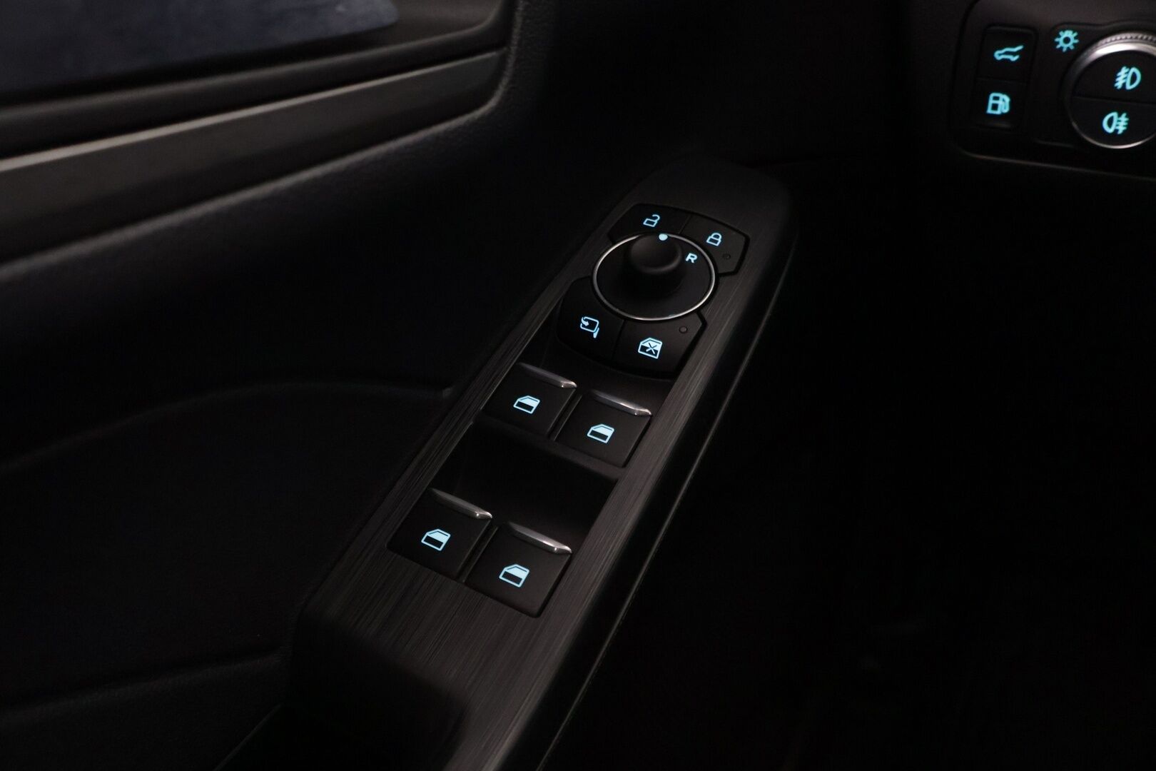 Ford Kuga 2023 2,5 Plug-In Hybrid 225hv Titanium X Business Edition *Bang&Olufsen / P-kamera / Kaistavahti / Vakkari / Puolinahat* - Akku kuntotarkistettu! 1-omisteinen Suomi-auto / 2x renkaat aluvanteilla / Merkkihuollettu!