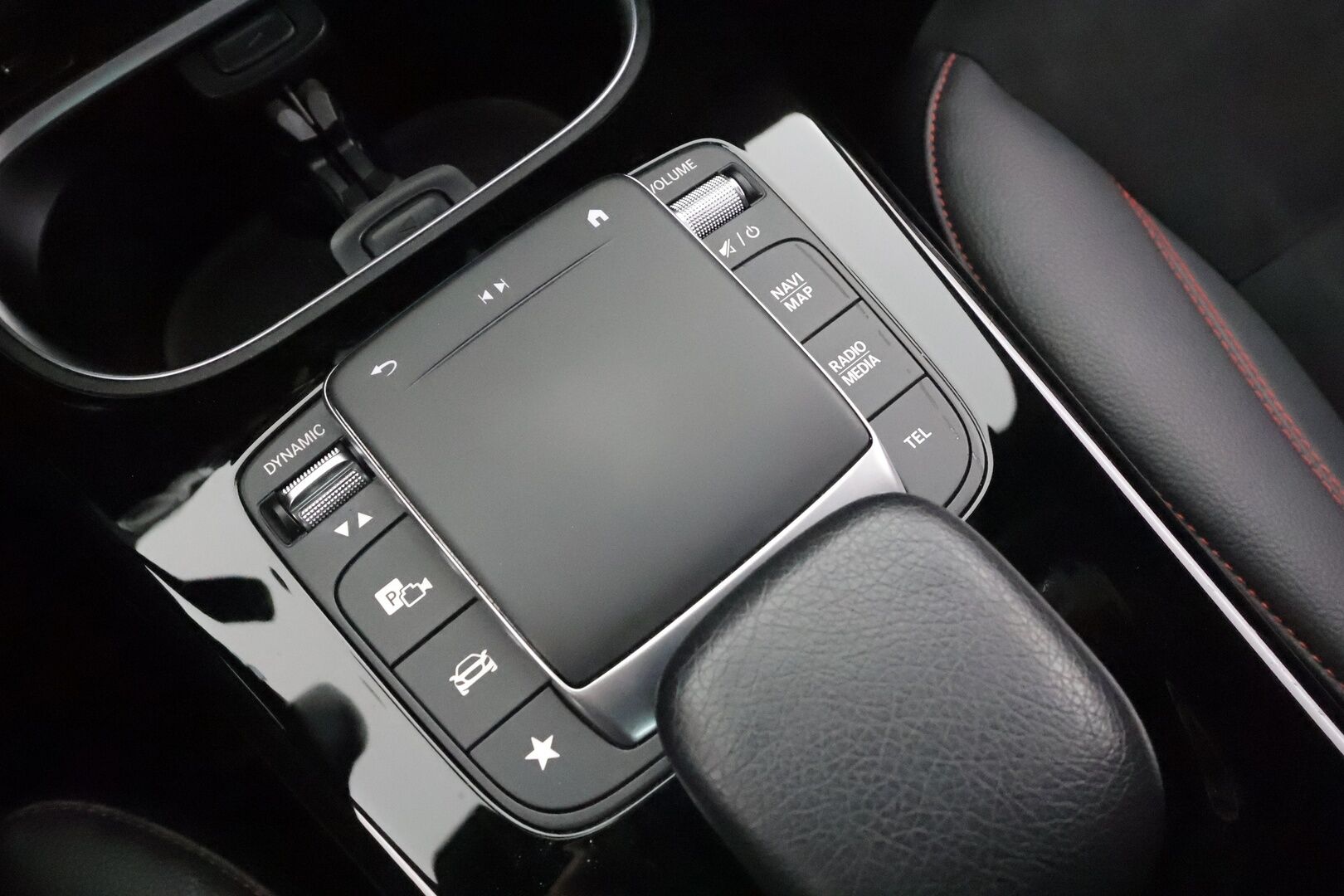 Mercedes-Benz A 2023 250 e A Business AMG * Distronic / Peruutuskamera / LED / Nahka-Alcantara / Digimittari / Kaistavahti - 1-omisteinen Suomi-auto / Kahdet renkaat aluvanteilla / 2x Latauskaapelit - HULLUT AVAJAISHULINAT KORKOTARJOUS 3,29 %