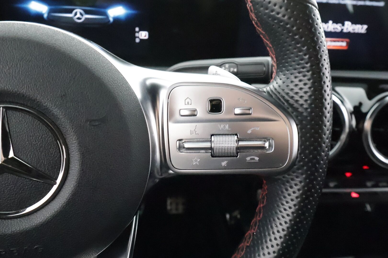 Mercedes-Benz A 2023 250 e A Business AMG - 1Om Suomiauto | Distronic+ | LED High Performance | Peruutuskamera | Nahka-Alcantara | Hyvät varusteet!