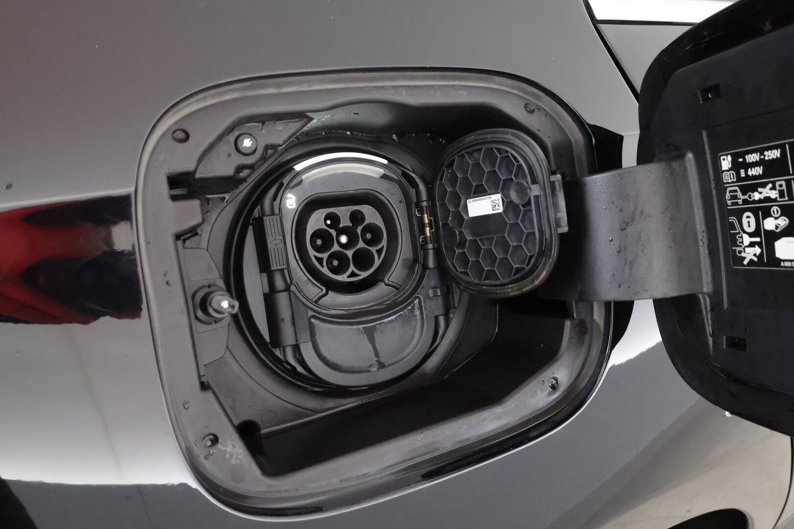 Mercedes-Benz A 2023 250 e A Business AMG - 1Om Suomiauto | Distronic+ | LED High Performance | Peruutuskamera | Nahka-Alcantara | Hyvät varusteet!