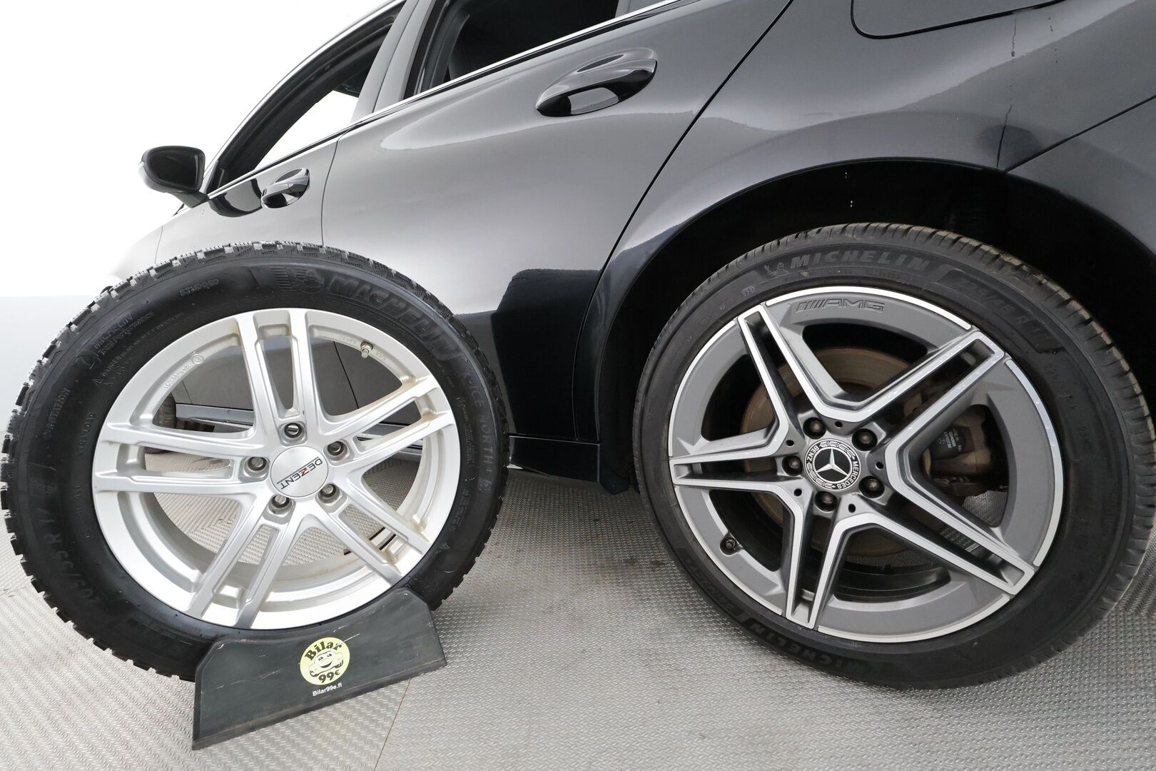 Mercedes-Benz A 2023 250 e A Business AMG * Distronic / Peruutuskamera / LED / Nahka-Alcantara / Digimittari / Kaistavahti - 1-omisteinen Suomi-auto / Kahdet renkaat aluvanteilla / 2x Latauskaapelit - HULLUT AVAJAISHULINAT KORKOTARJOUS 3,29 %