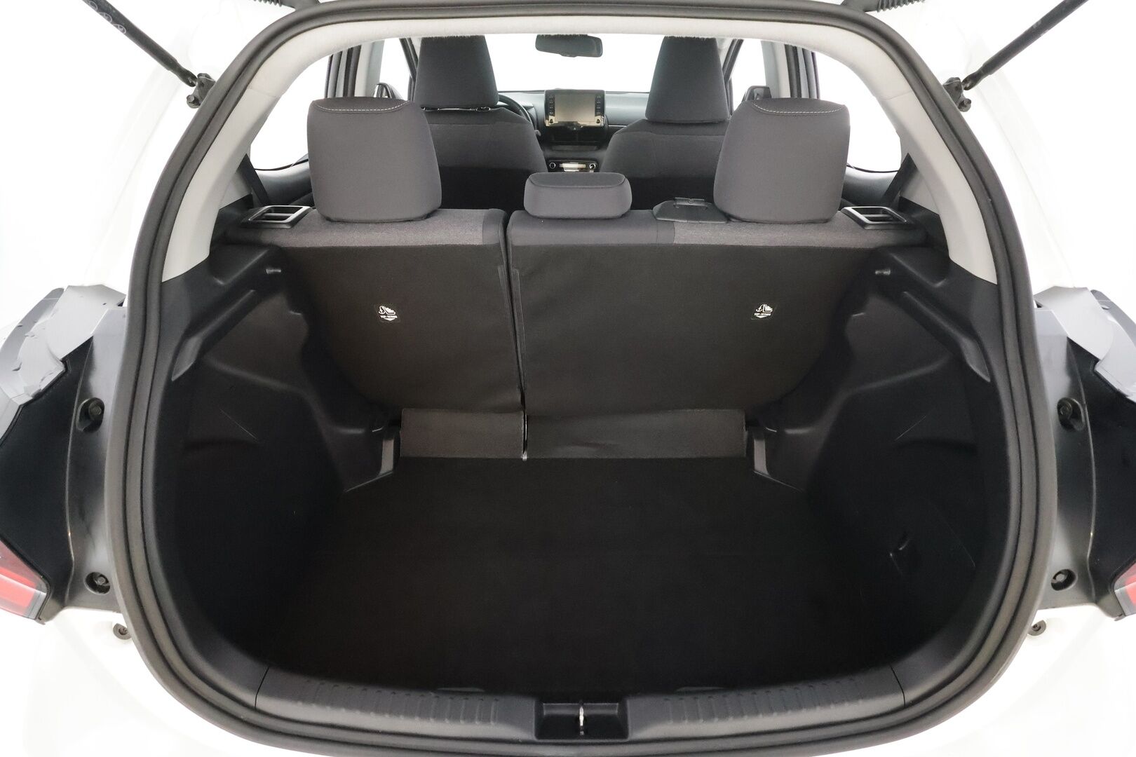 Toyota Yaris 2023 1,5 Hybrid Style * ACC / Lasikatto / JBL / P.kamera / LED / Navi / Digimittaristo / KeylessGo * - 1.Om Suomi-auto / Kahdet renkaat aluvanteilla / Merkkihuollettu / Huippuvarusteet