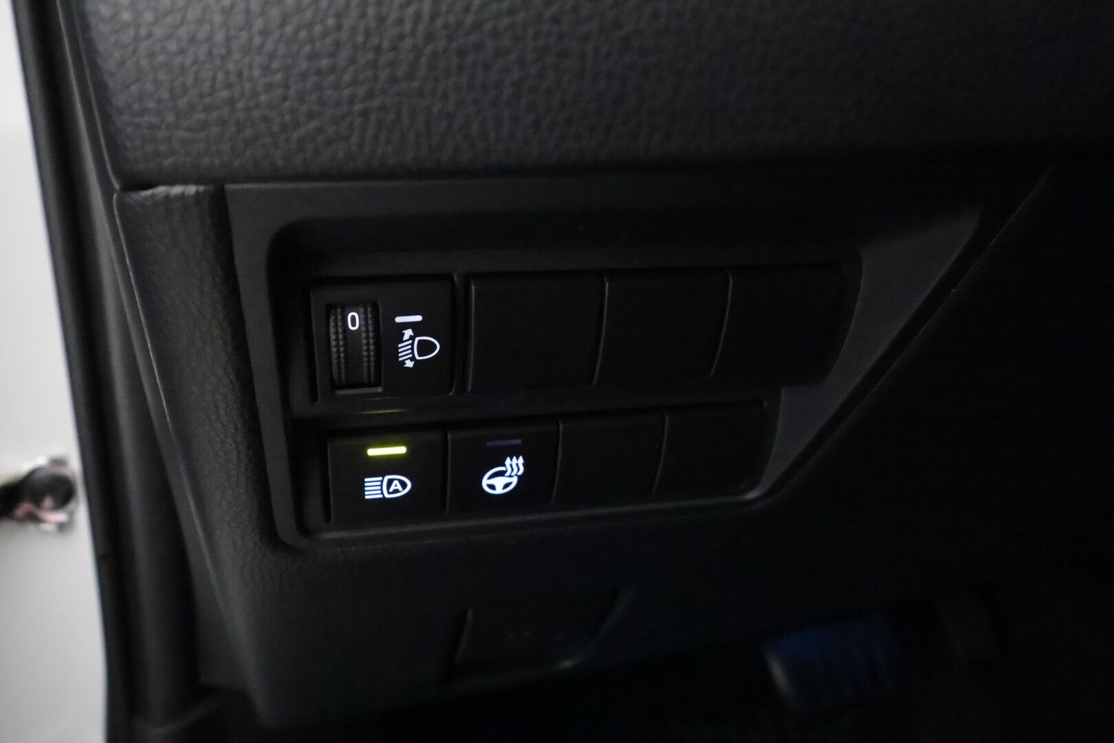 Toyota Yaris 2023 1,5 Hybrid Style * ACC / Lasikatto / JBL / P.kamera / LED / Navi / Digimittaristo / KeylessGo * - 1.Om Suomi-auto / Kahdet renkaat aluvanteilla / Merkkihuollettu / Huippuvarusteet