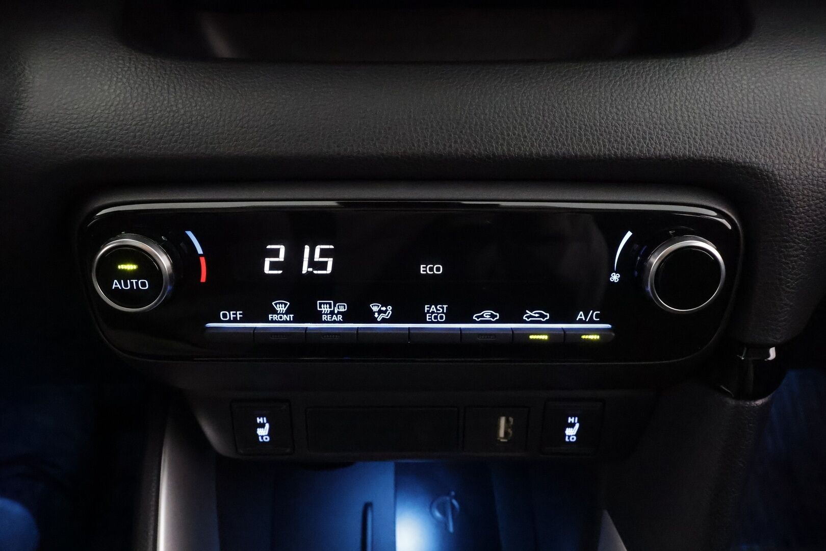 Toyota Yaris 2023 1,5 Hybrid Style * ACC / Lasikatto / JBL / P.kamera / LED / Navi / Digimittaristo / KeylessGo * - 1.Om Suomi-auto / Kahdet renkaat aluvanteilla / Merkkihuollettu / Huippuvarusteet