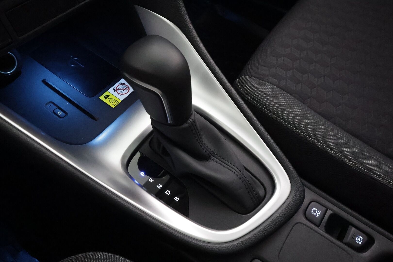 Toyota Yaris 2023 1,5 Hybrid Style * ACC / Lasikatto / JBL / P.kamera / LED / Navi / Digimittaristo / KeylessGo * - 1.Om Suomi-auto / Kahdet renkaat aluvanteilla / Merkkihuollettu / Huippuvarusteet