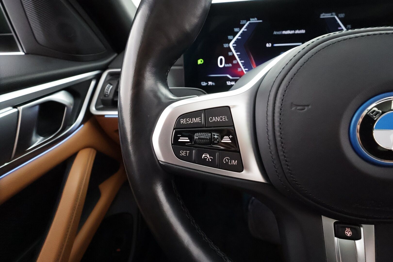 BMW i4 2023 eDrive40 * ACC / P.kamera / Hifi / Koukku / Lasikattoluukku / Comfort Access / Ruskeat nahat / Navi * - 1.Om Suomi-auto / Akku kuntotarkastettu SoH95,2% / Kahdet renkaat aluvanteilla / Merkkihuollettu - HULLUT AVAJAISHULINAT KORKOTARJOUS 3,29 %