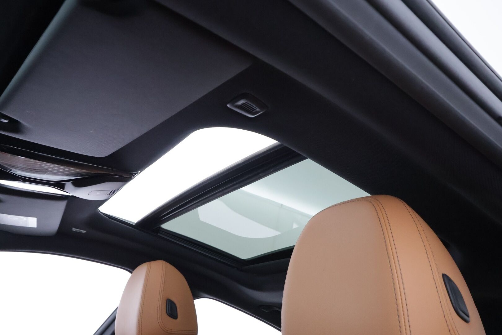 BMW i4 2023 eDrive40 * ACC / P.kamera / Hifi / Koukku / Lasikattoluukku / Comfort Access / Ruskeat nahat / Navi * - 1.Om Suomi-auto / Akku kuntotarkastettu SoH95,2% / Kahdet renkaat aluvanteilla / Merkkihuollettu