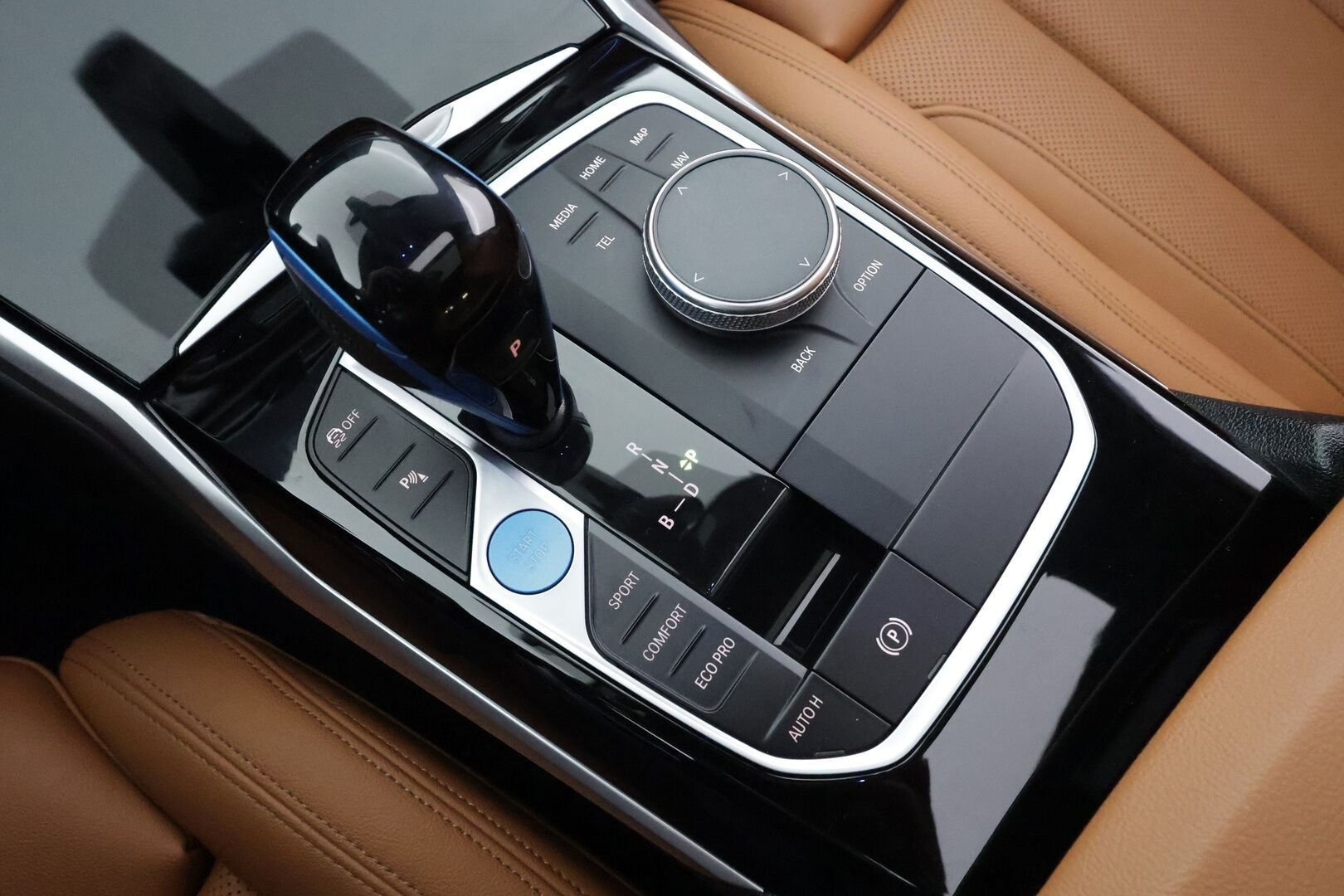 BMW i4 2023 eDrive40 * ACC / P.kamera / Hifi / Koukku / Lasikattoluukku / Comfort Access / Ruskeat nahat / Navi * - 1.Om Suomi-auto / Akku kuntotarkastettu SoH95,2% / Kahdet renkaat aluvanteilla / Merkkihuollettu - HULLUT AVAJAISHULINAT KORKOTARJOUS 3,29 %