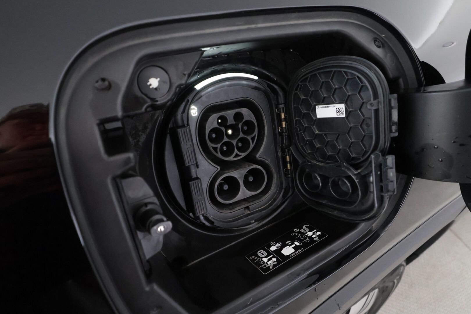 Mercedes-Benz EQB 2023 350 4MATIC Business - | ILP | Widescreen | Panorama | Distronic | P.Kamera | Sporttipenkki | LED High Performance | Kaistavahti | Keyless | Navi | 1-om Suomi-auto | 2x Latauskaapelit | Kahdet renkaat |