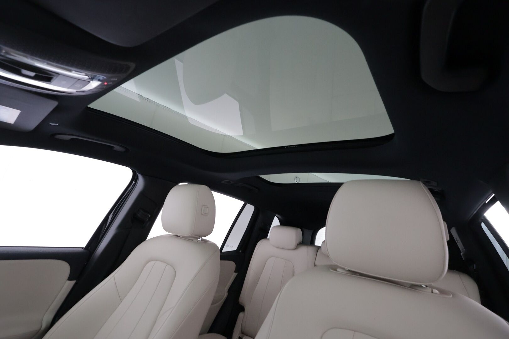 Mercedes-Benz EQB 2023 350 4MATIC Business - | ILP | Widescreen | Panorama | Distronic | P.Kamera | Sporttipenkki | LED High Performance | Kaistavahti | Keyless | Navi | 1-om Suomi-auto | 2x Latauskaapelit | Kahdet renkaat |