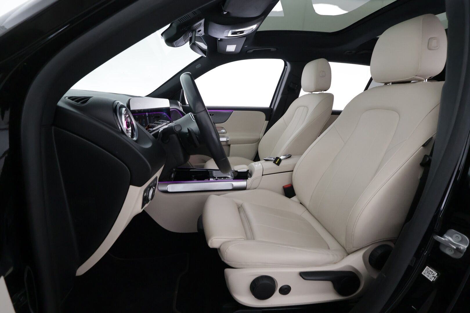Mercedes-Benz EQB 2023 350 4MATIC Business - | ILP | Widescreen | Panorama | Distronic | P.Kamera | Sporttipenkki | LED High Performance | Kaistavahti | Keyless | Navi | 1-om Suomi-auto | 2x Latauskaapelit | Kahdet renkaat |